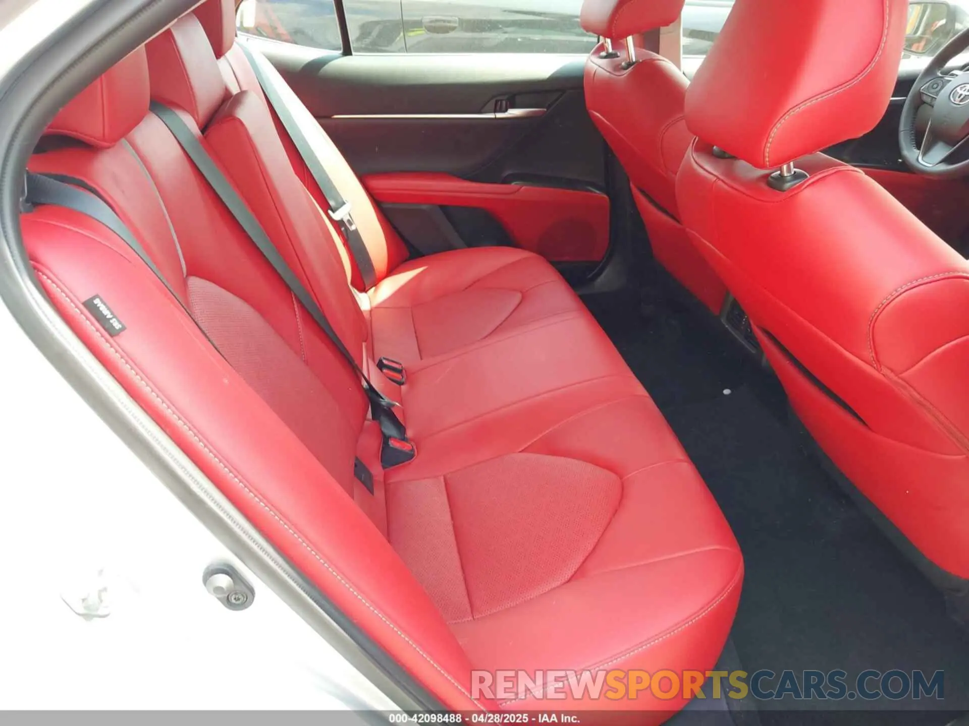 8 fotografías del automóvil dañado 4T1K61AK7RU861738 TOYOTA CAMRY 2024