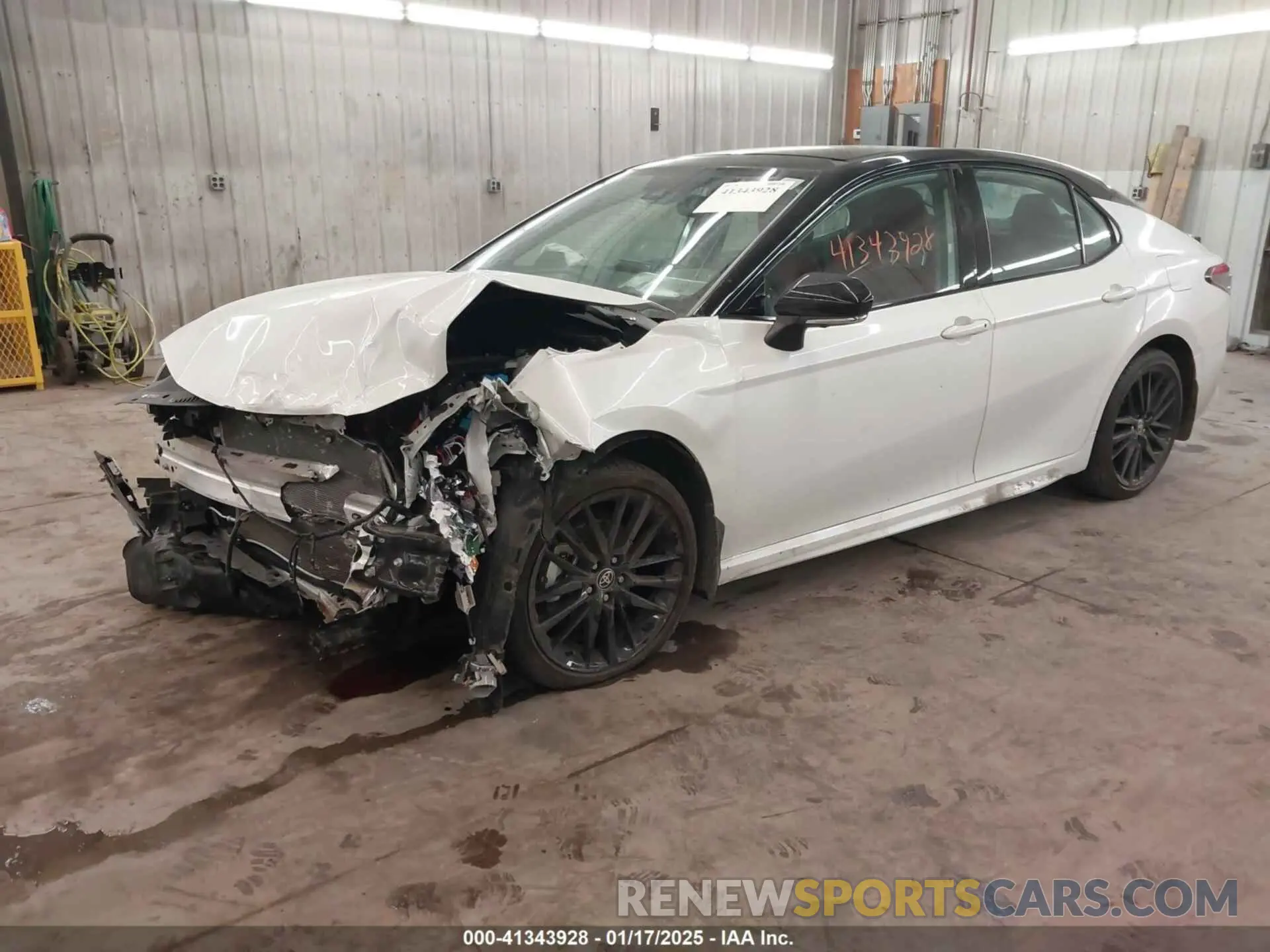 2 fotografías del automóvil dañado 4T1K61AK8RU193125 TOYOTA CAMRY 2024