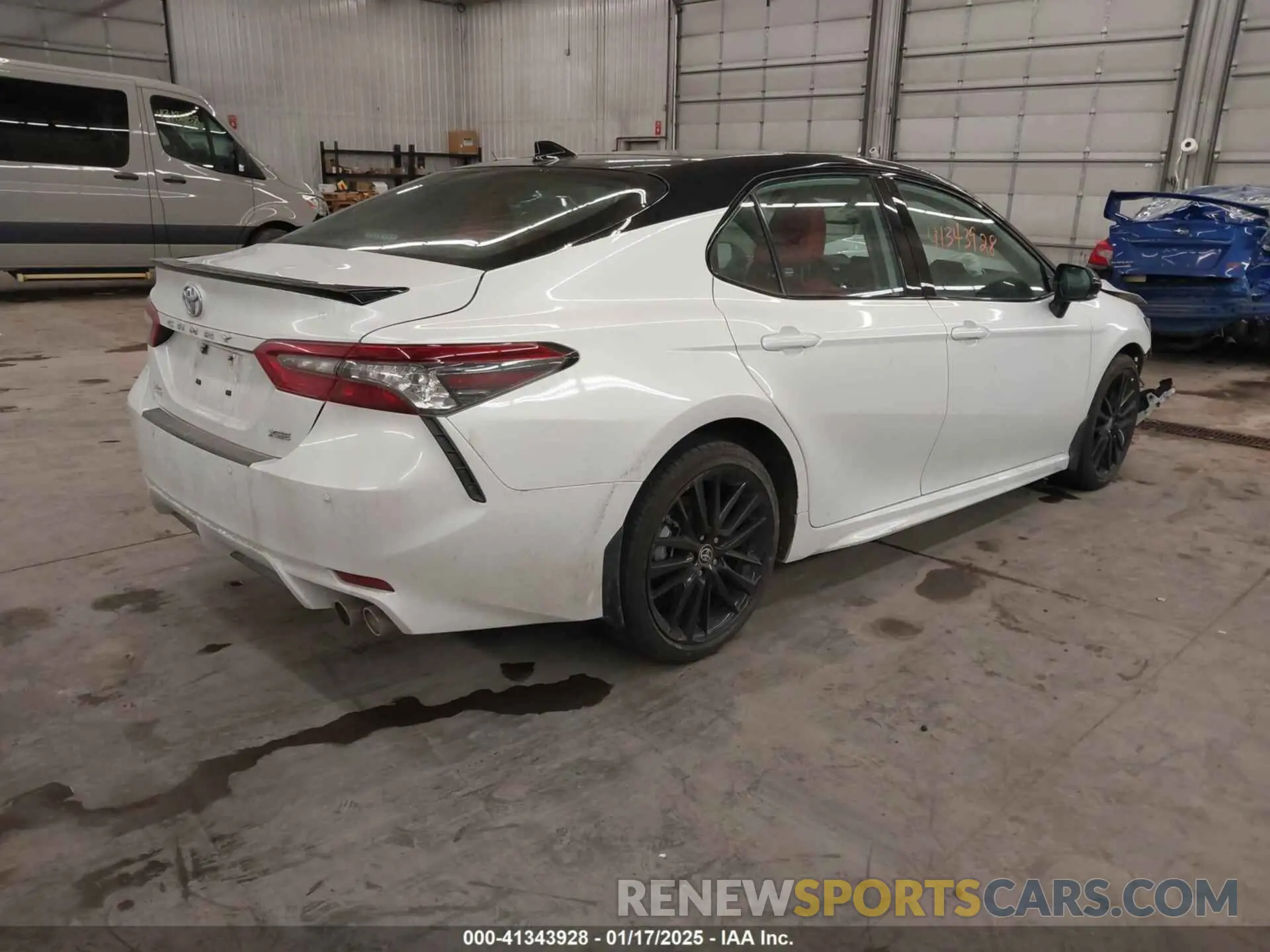 4 fotografías del automóvil dañado 4T1K61AK8RU193125 TOYOTA CAMRY 2024