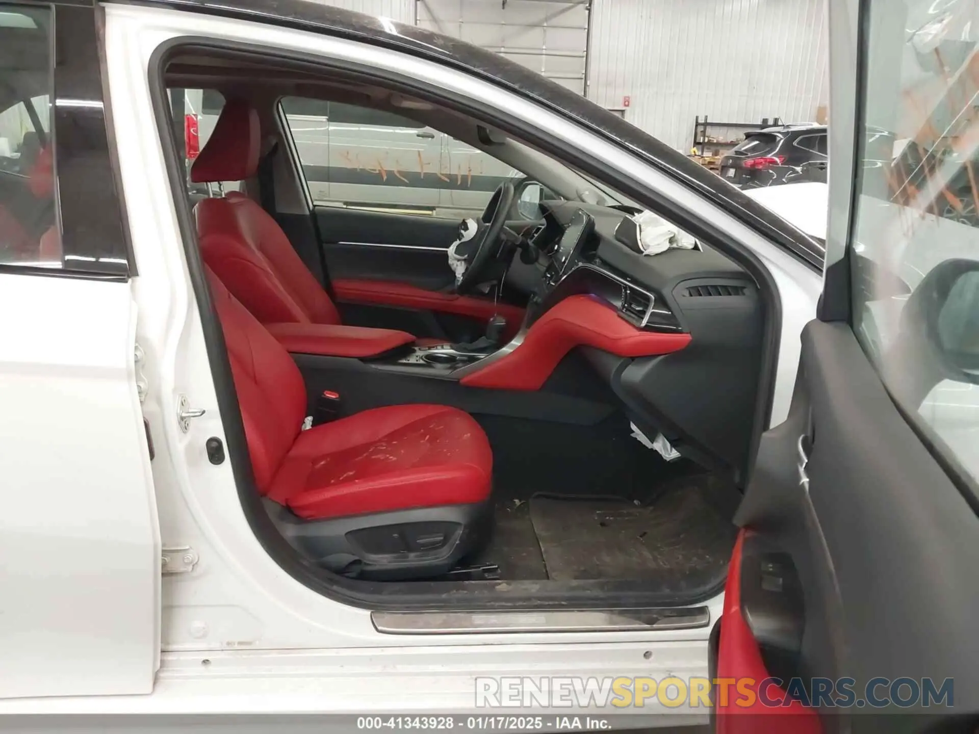 5 fotografías del automóvil dañado 4T1K61AK8RU193125 TOYOTA CAMRY 2024