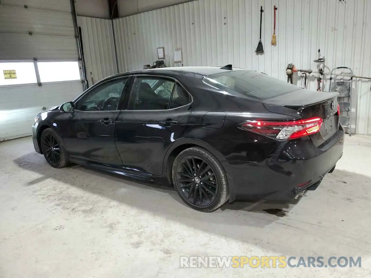 2 fotografías del automóvil dañado 4T1K61AKXRU920300 TOYOTA CAMRY 2024