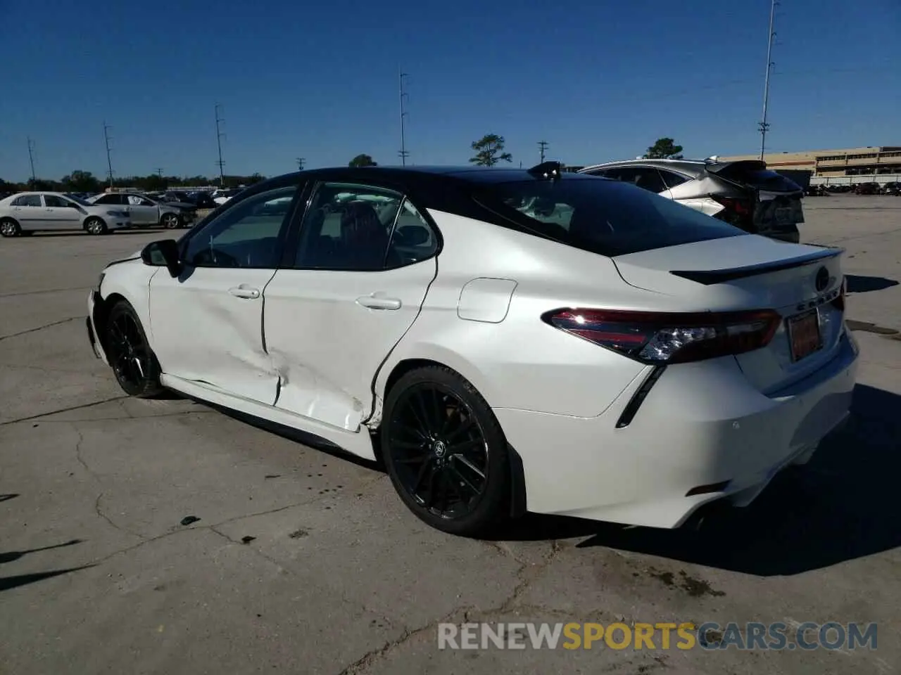 2 fotografías del automóvil dañado 4T1KZ1AK0RU092376 TOYOTA CAMRY 2024