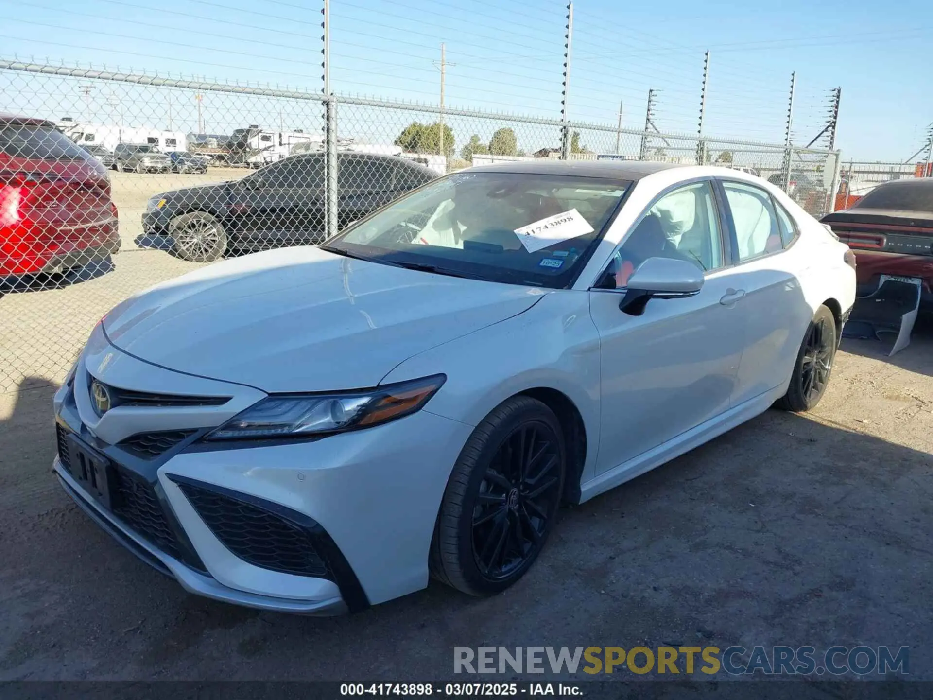 2 fotografías del automóvil dañado 4T1KZ1AK1RU090183 TOYOTA CAMRY 2024