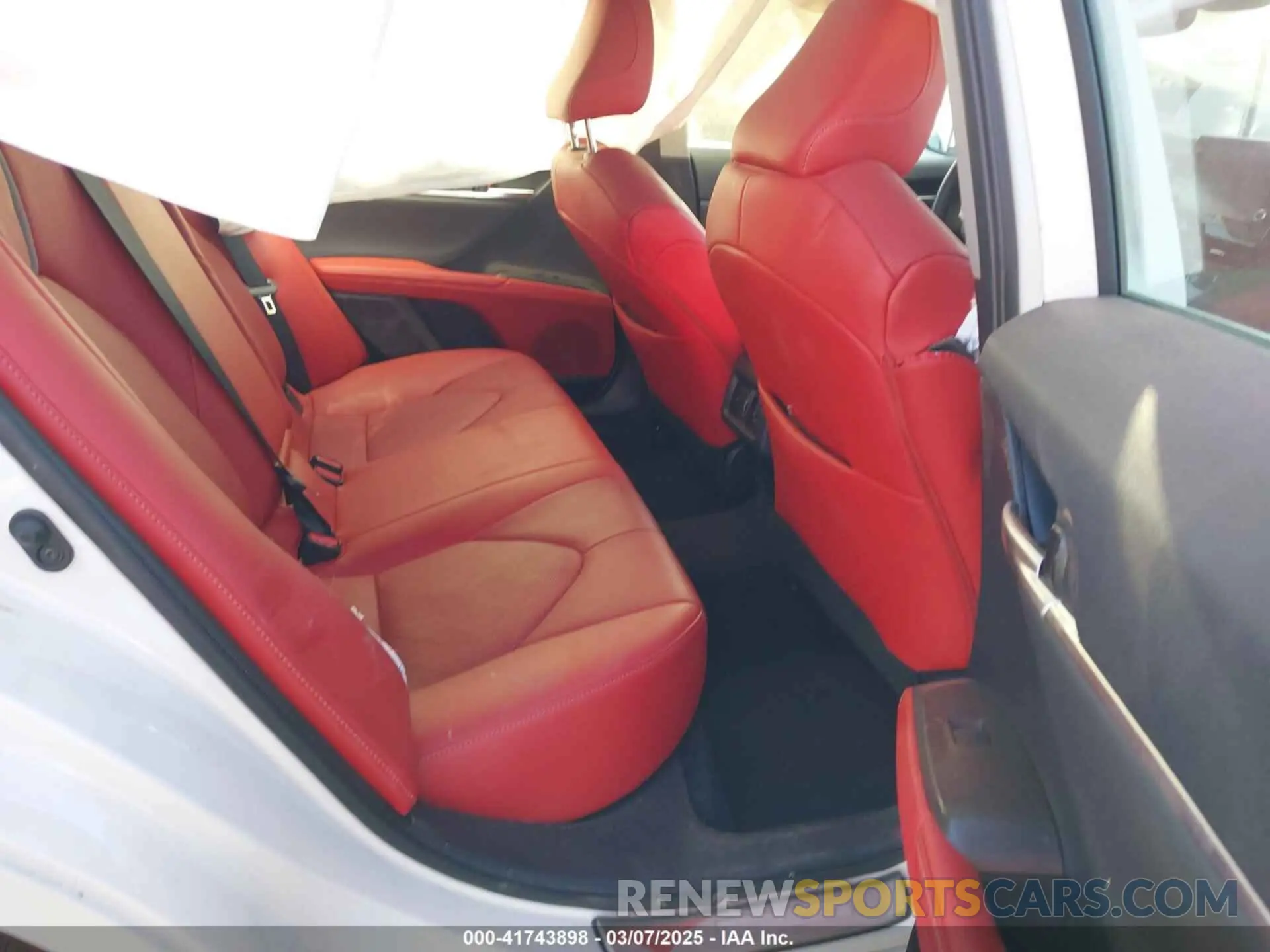 8 fotografías del automóvil dañado 4T1KZ1AK1RU090183 TOYOTA CAMRY 2024