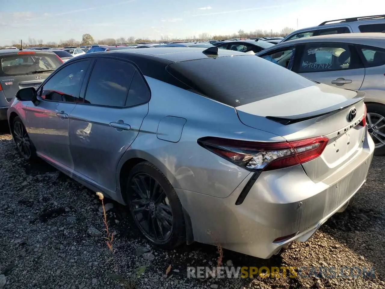 2 fotografías del automóvil dañado 4T1KZ1AK1RU093164 TOYOTA CAMRY 2024