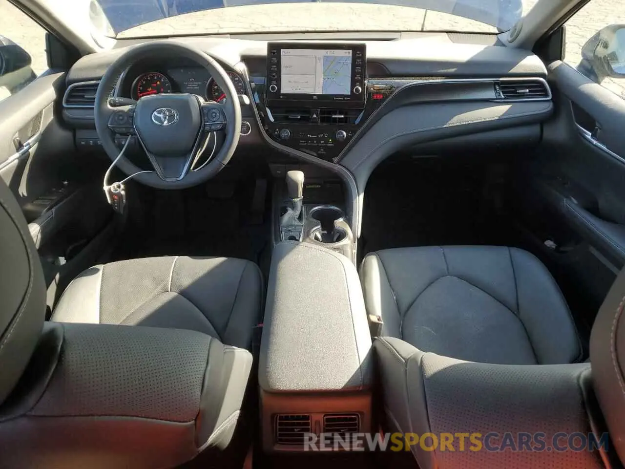 8 fotografías del automóvil dañado 4T1KZ1AK1RU102591 TOYOTA CAMRY 2024
