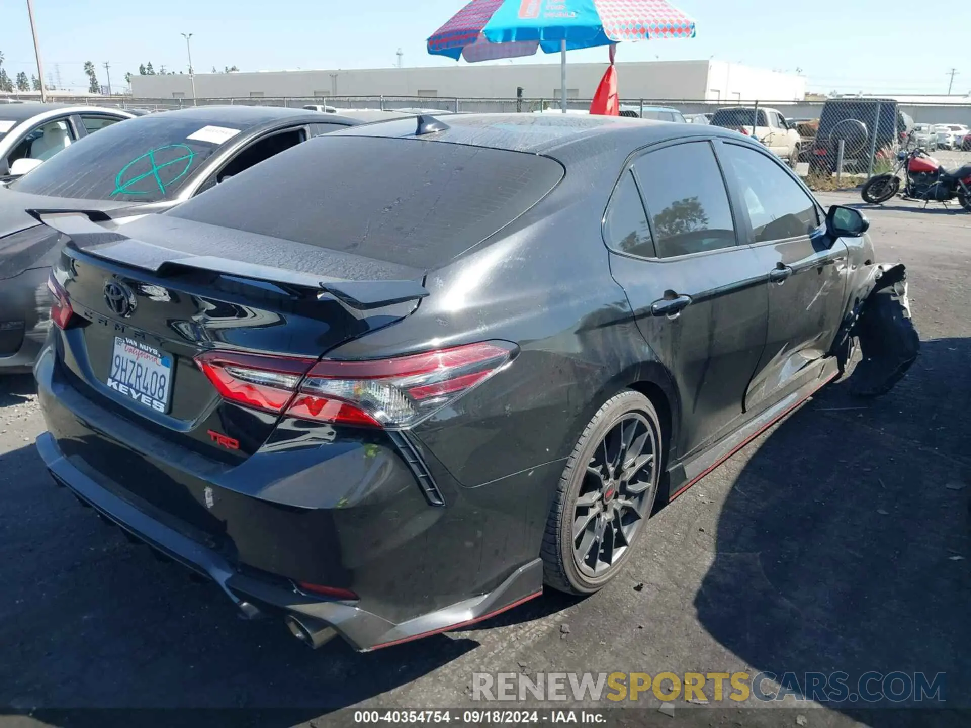 4 fotografías del automóvil dañado 4T1KZ1AK2RU089236 TOYOTA CAMRY 2024
