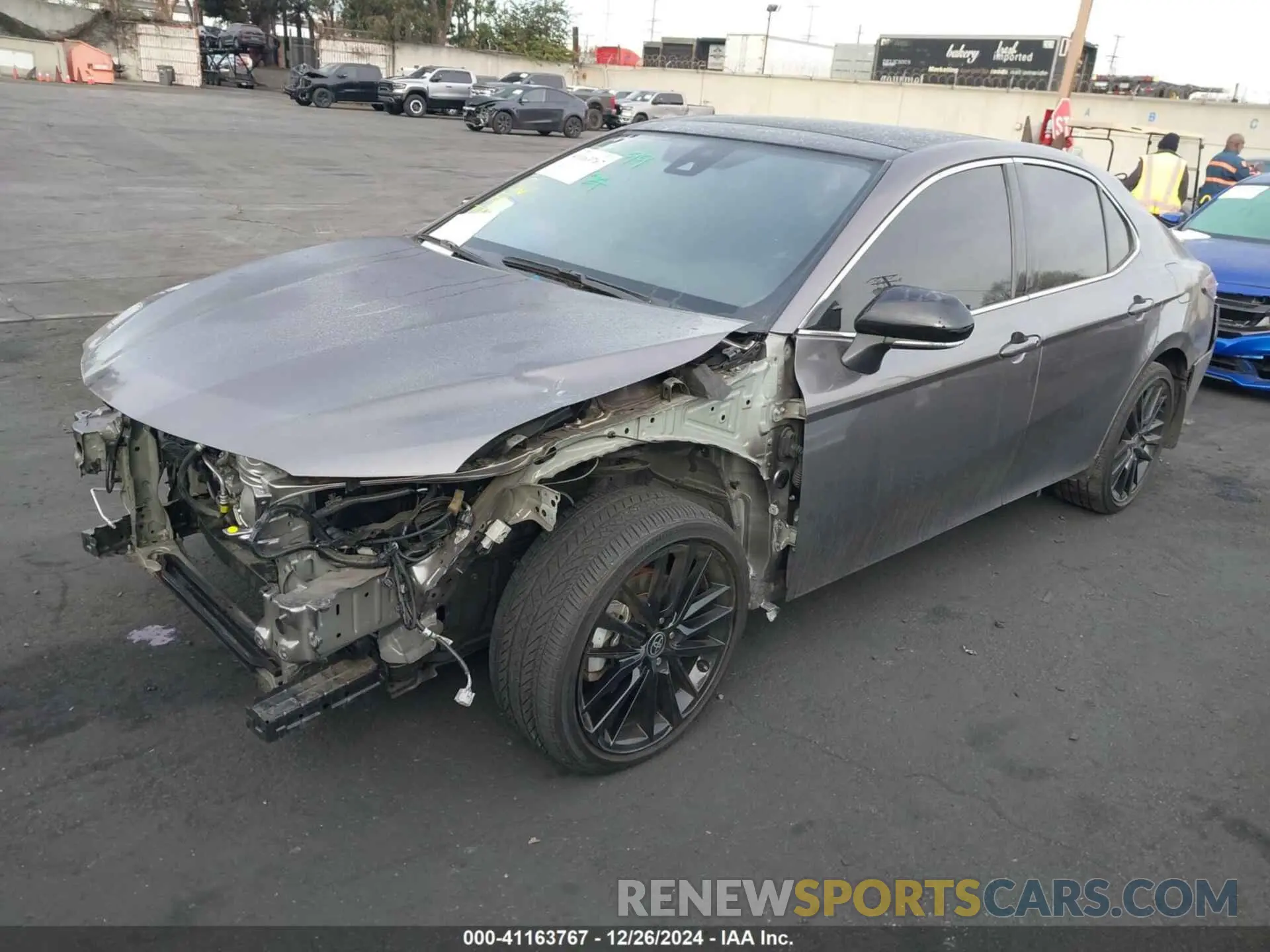 2 fotografías del automóvil dañado 4T1KZ1AK2RU089964 TOYOTA CAMRY 2024