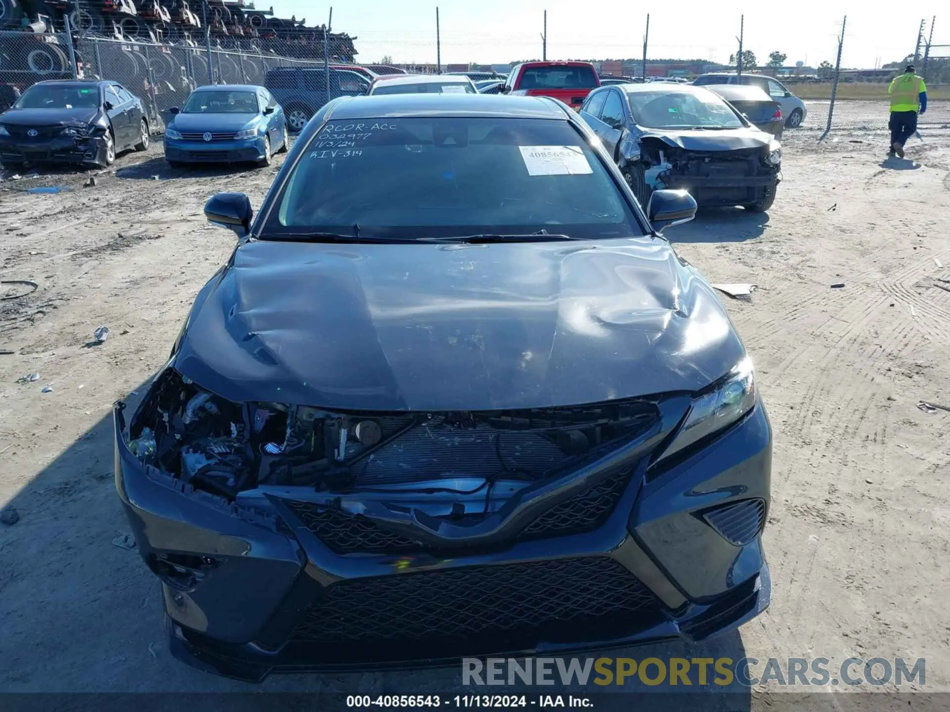 12 fotografías del automóvil dañado 4T1KZ1AK2RU099166 TOYOTA CAMRY 2024