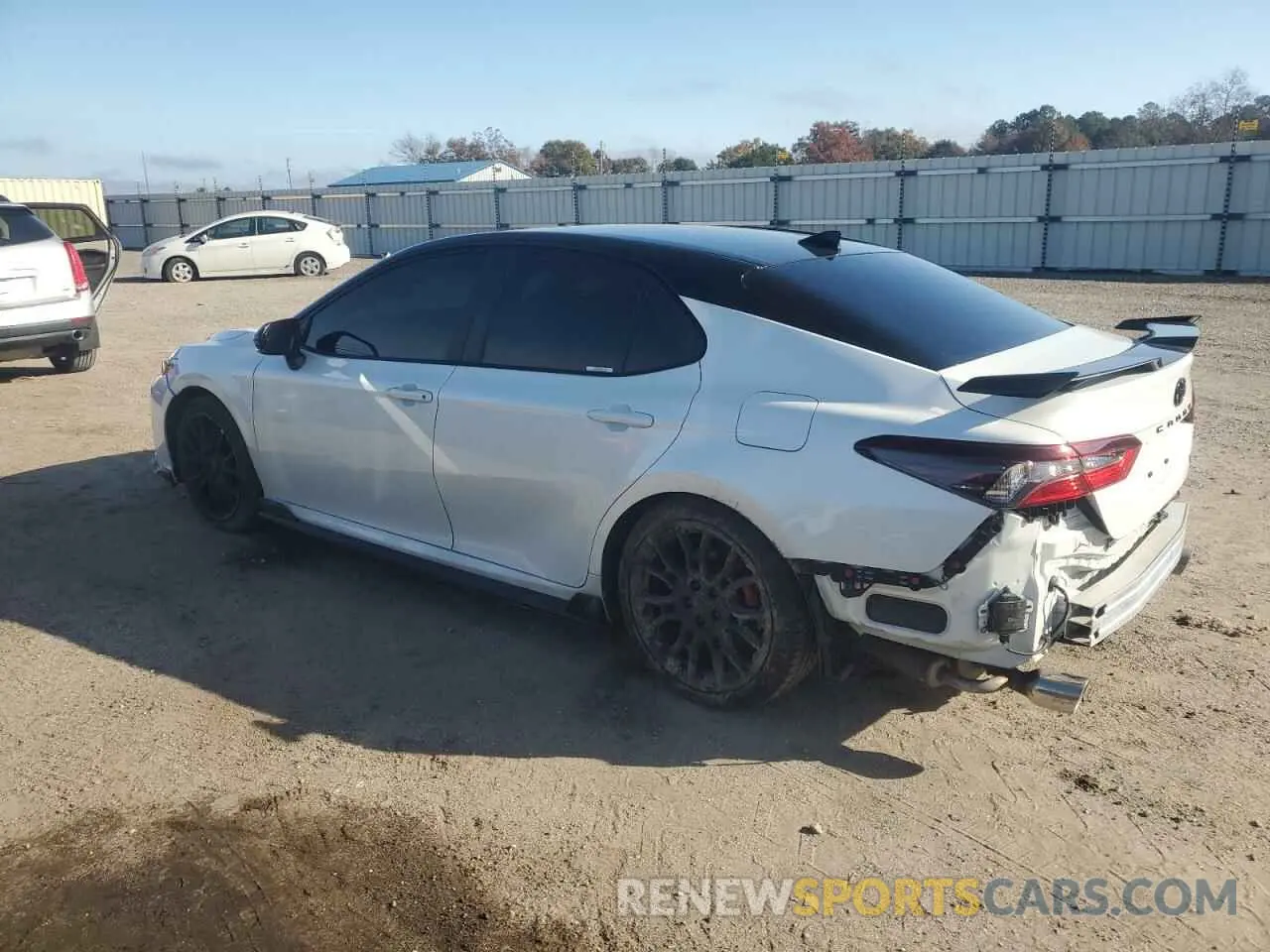 2 fotografías del automóvil dañado 4T1KZ1AK3RU090847 TOYOTA CAMRY 2024