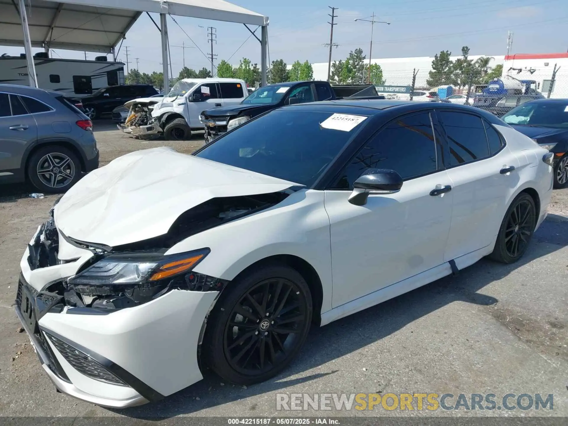 2 fotografías del automóvil dañado 4T1KZ1AK3RU092341 TOYOTA CAMRY 2024