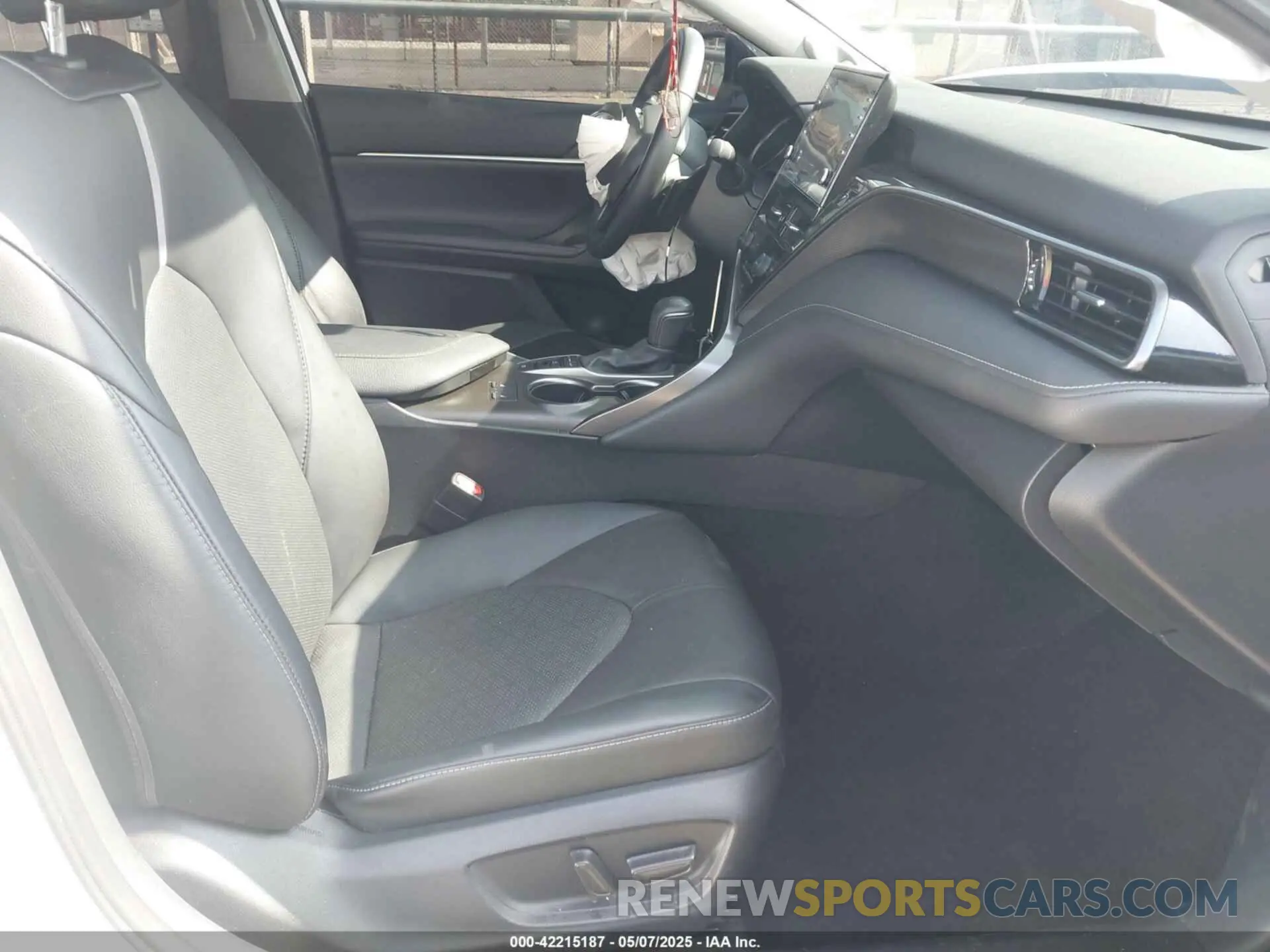 5 fotografías del automóvil dañado 4T1KZ1AK3RU092341 TOYOTA CAMRY 2024