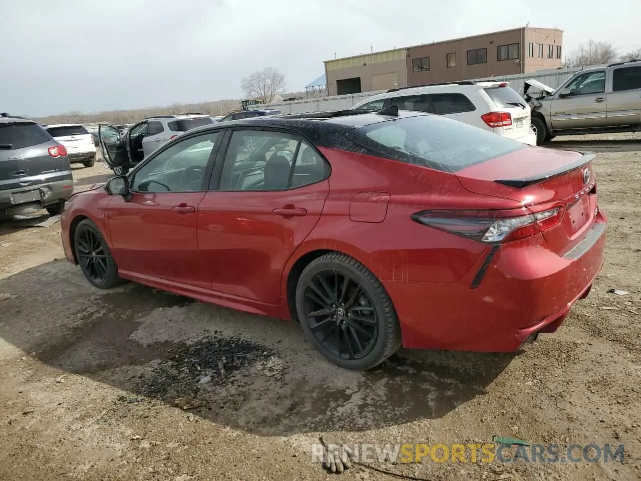 2 fotografías del automóvil dañado 4T1KZ1AK3RU093733 TOYOTA CAMRY 2024