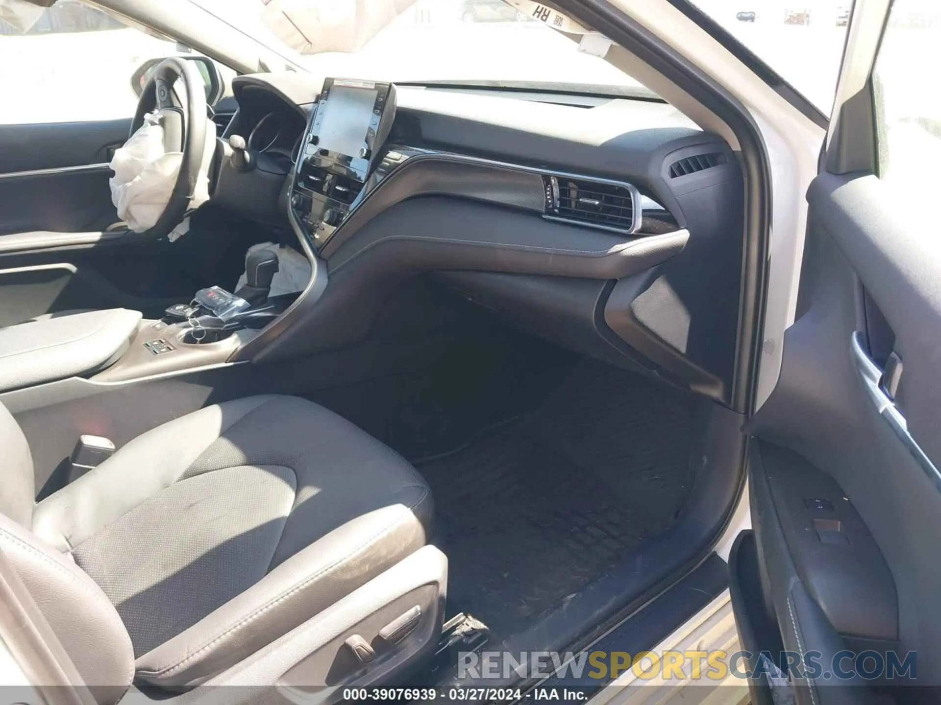 5 fotografías del automóvil dañado 4T1KZ1AK3RU099239 TOYOTA CAMRY 2024