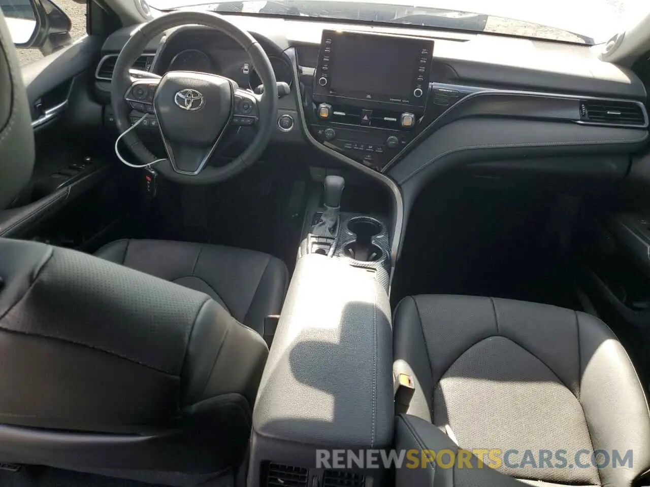 8 fotografías del automóvil dañado 4T1KZ1AK4RU090128 TOYOTA CAMRY 2024