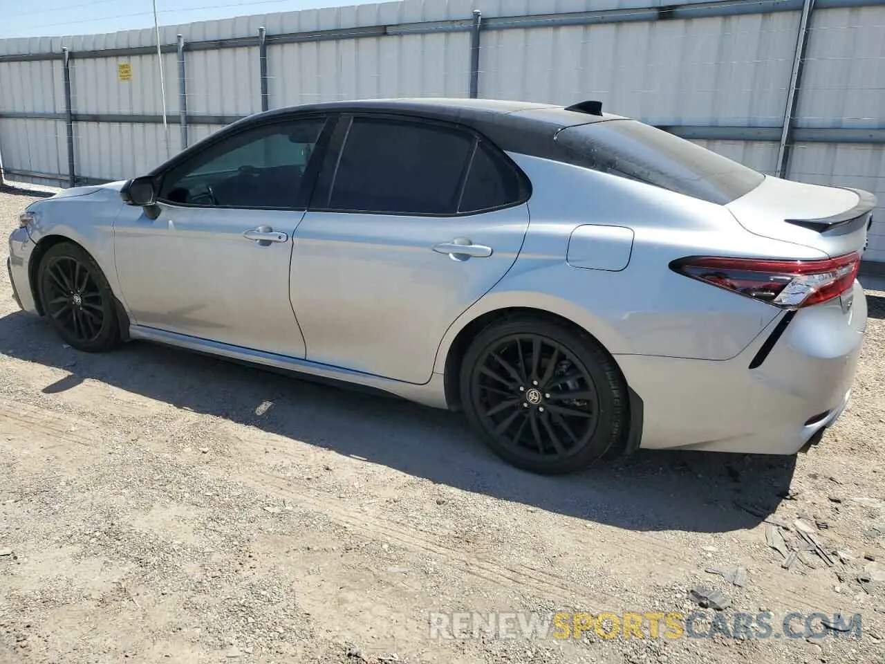 2 fotografías del automóvil dañado 4T1KZ1AK5RU099887 TOYOTA CAMRY 2024