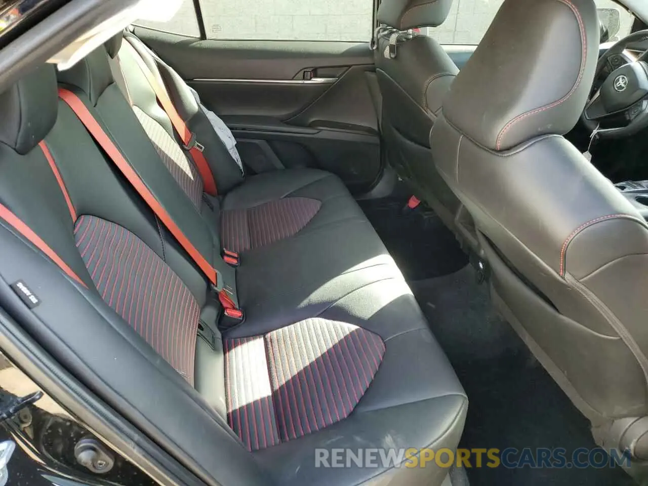 10 fotografías del automóvil dañado 4T1KZ1AK6RU101081 TOYOTA CAMRY 2024