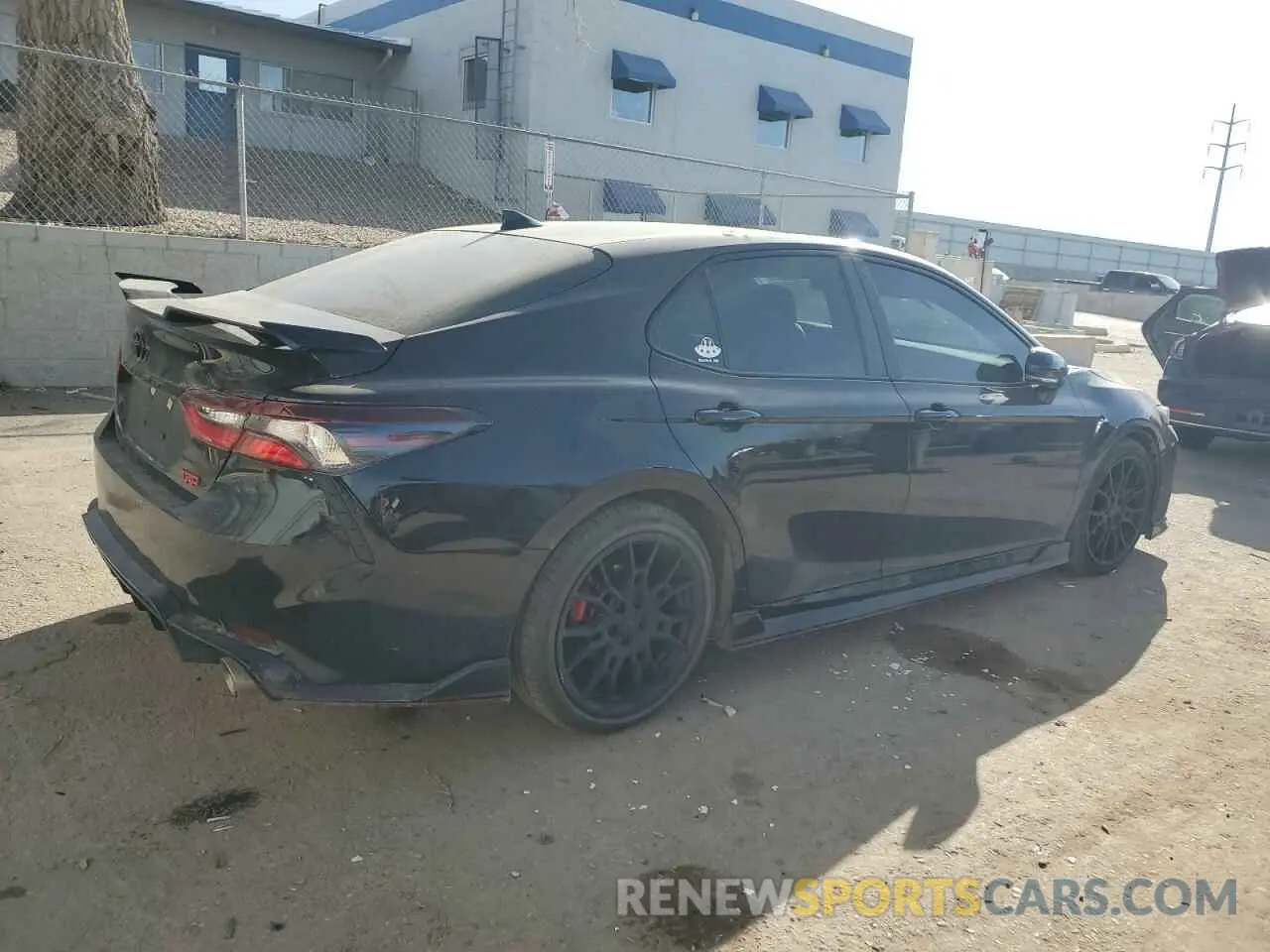 3 fotografías del automóvil dañado 4T1KZ1AK6RU101081 TOYOTA CAMRY 2024