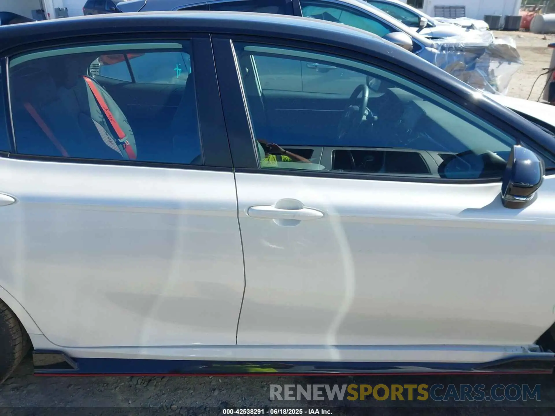 14 fotografías del automóvil dañado 4T1KZ1AK7RU096084 TOYOTA CAMRY 2024