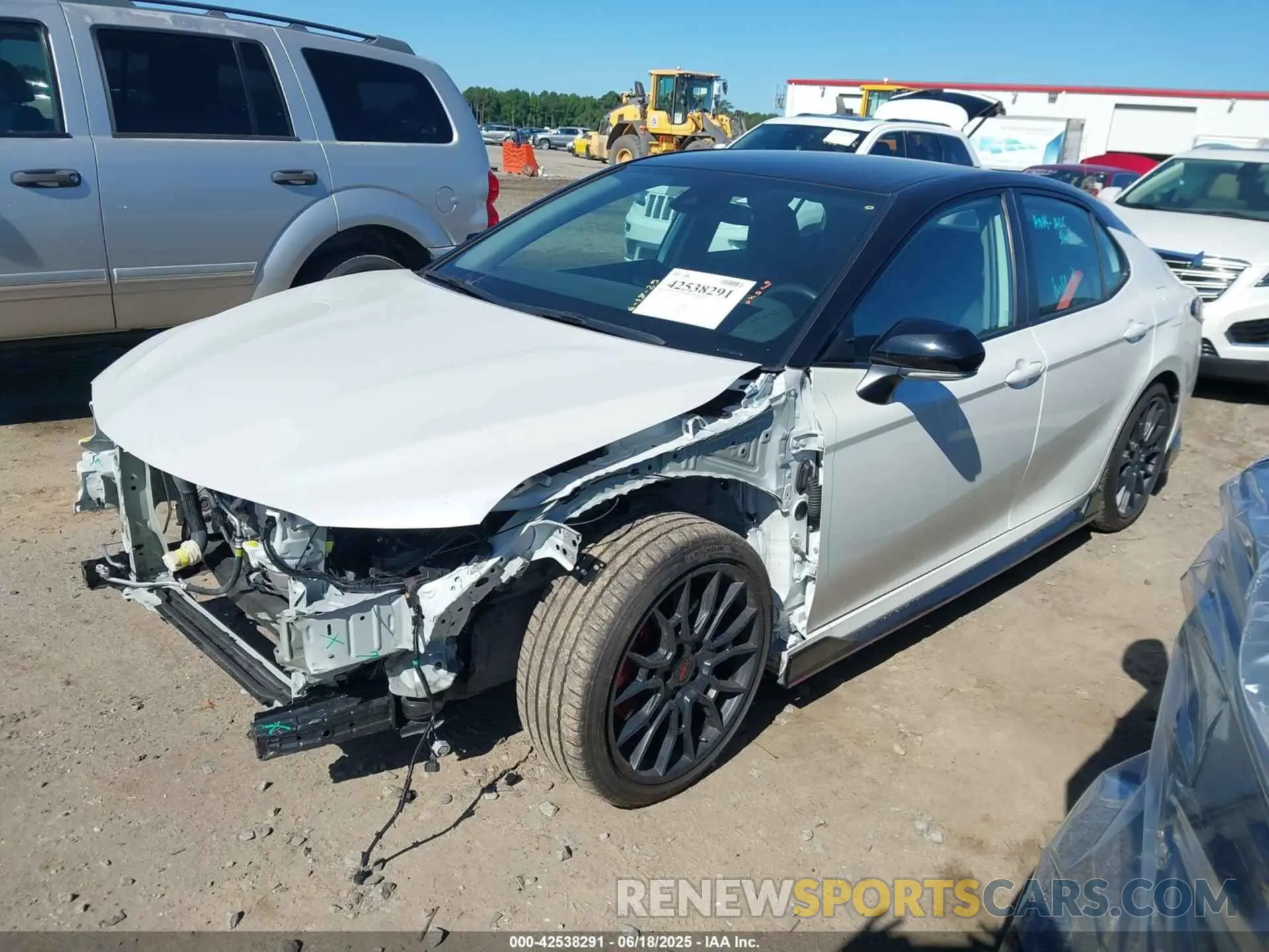2 fotografías del automóvil dañado 4T1KZ1AK7RU096084 TOYOTA CAMRY 2024