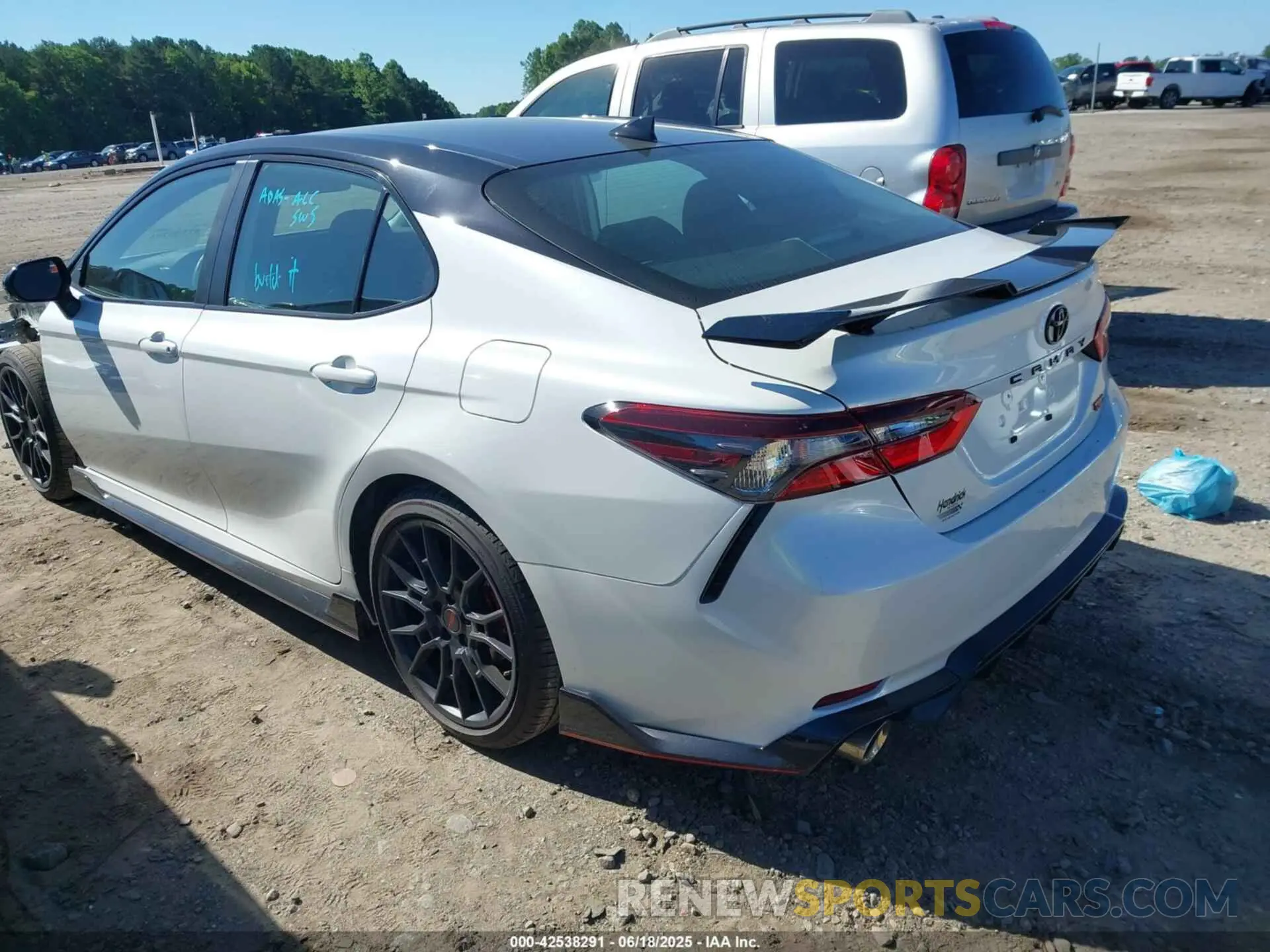 3 fotografías del automóvil dañado 4T1KZ1AK7RU096084 TOYOTA CAMRY 2024