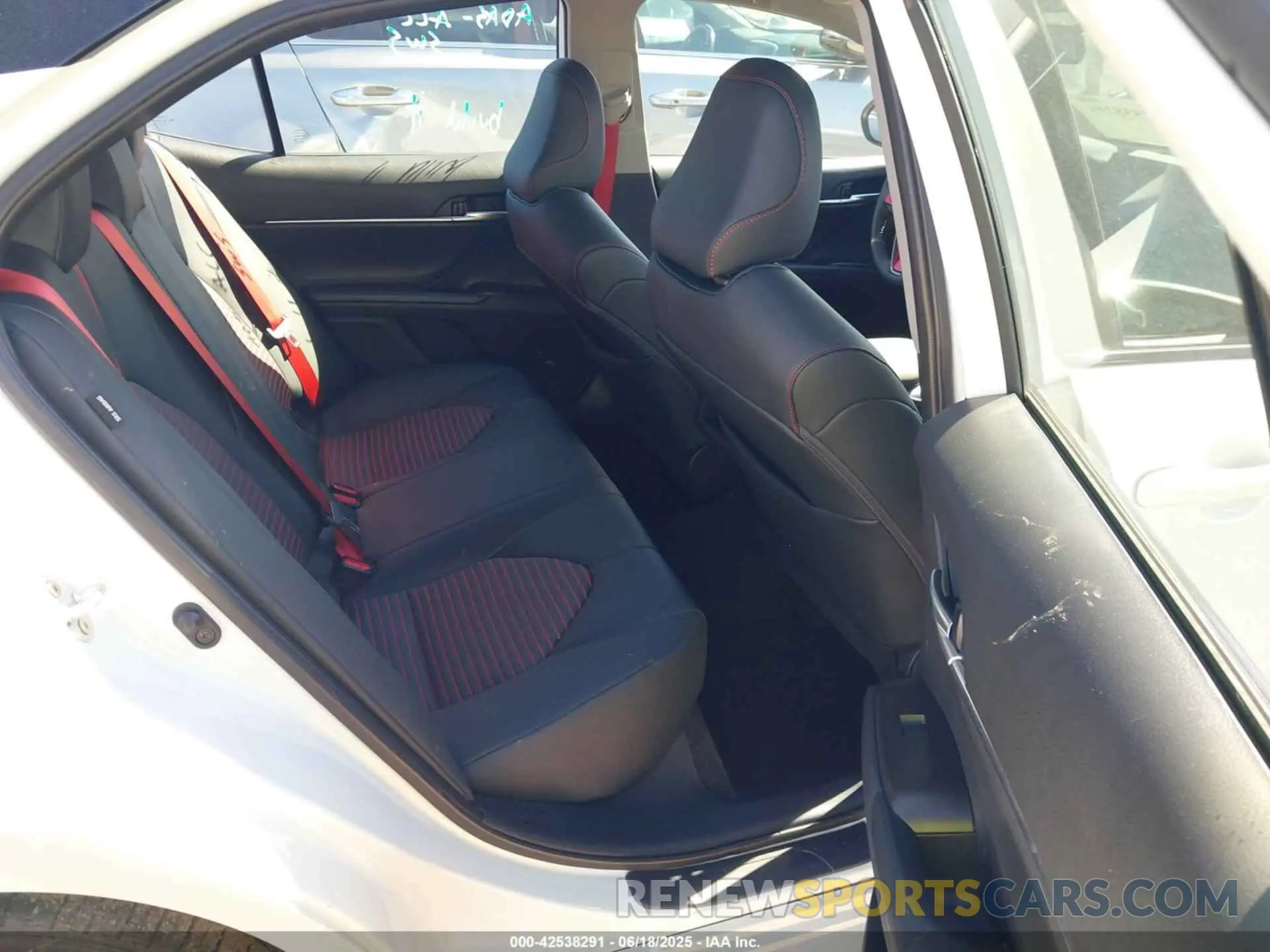 8 fotografías del automóvil dañado 4T1KZ1AK7RU096084 TOYOTA CAMRY 2024