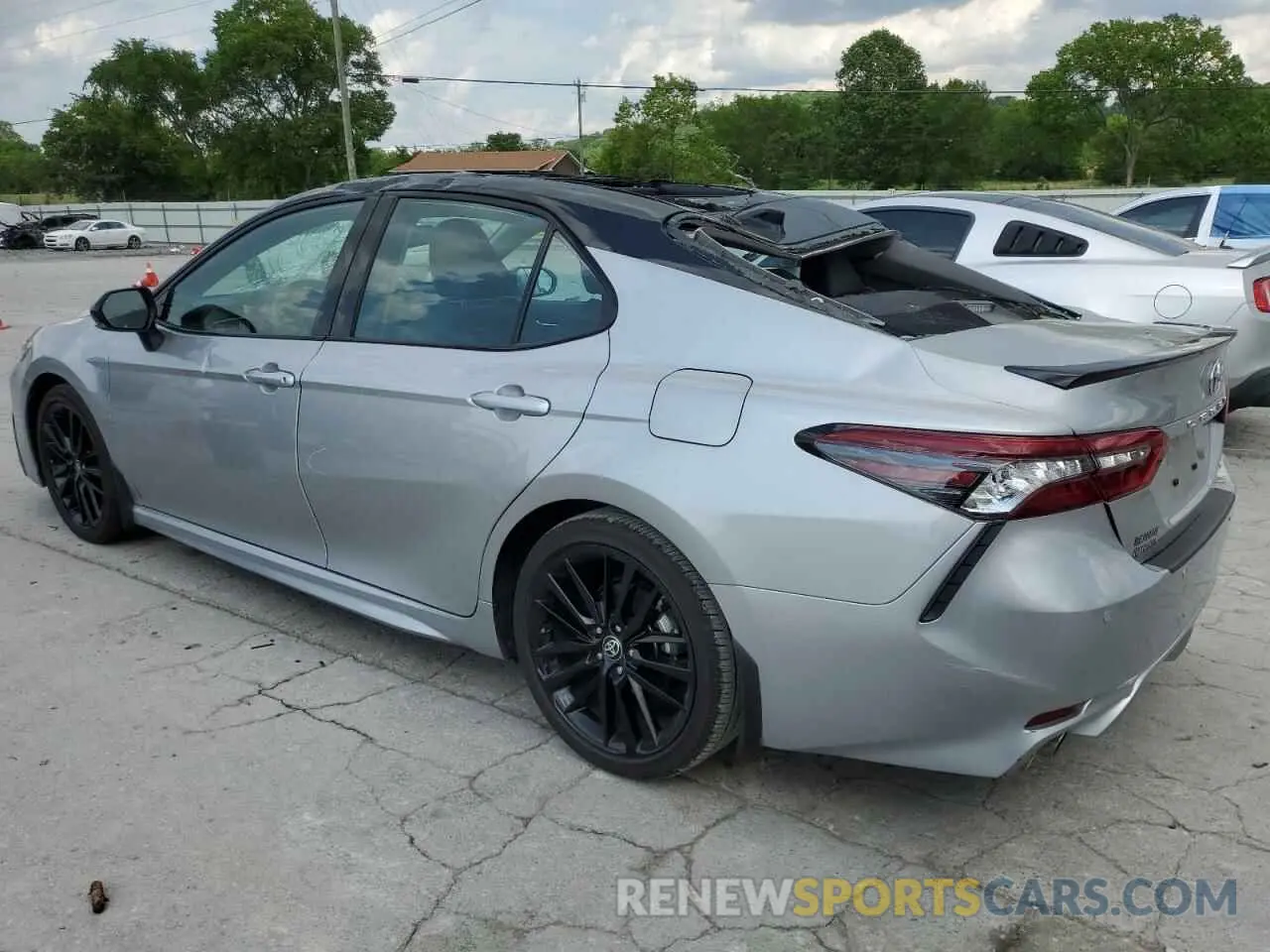 2 fotografías del automóvil dañado 4T1KZ1AK9RU100782 TOYOTA CAMRY 2024
