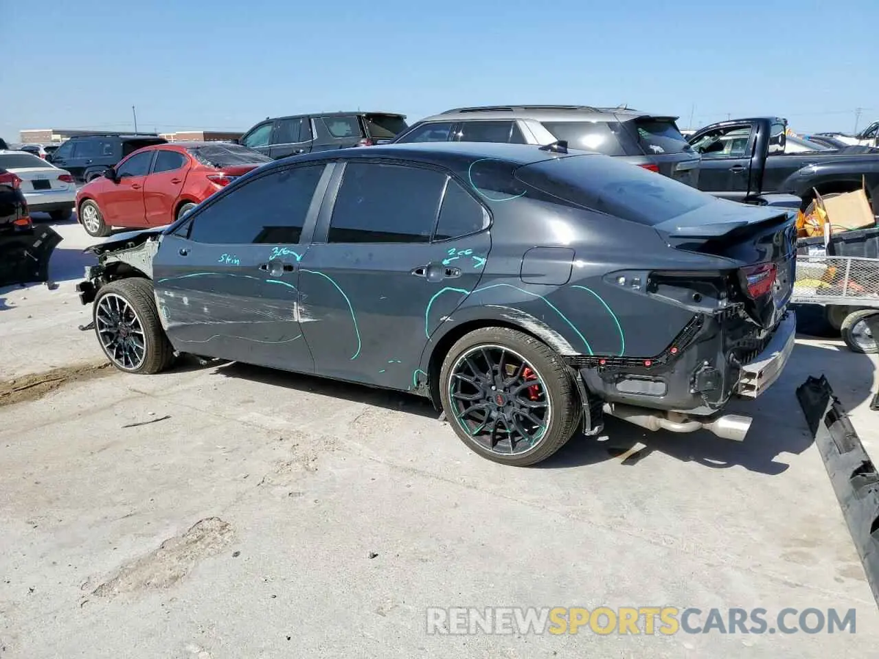 2 fotografías del automóvil dañado 4T1KZ1AKXRU099240 TOYOTA CAMRY 2024