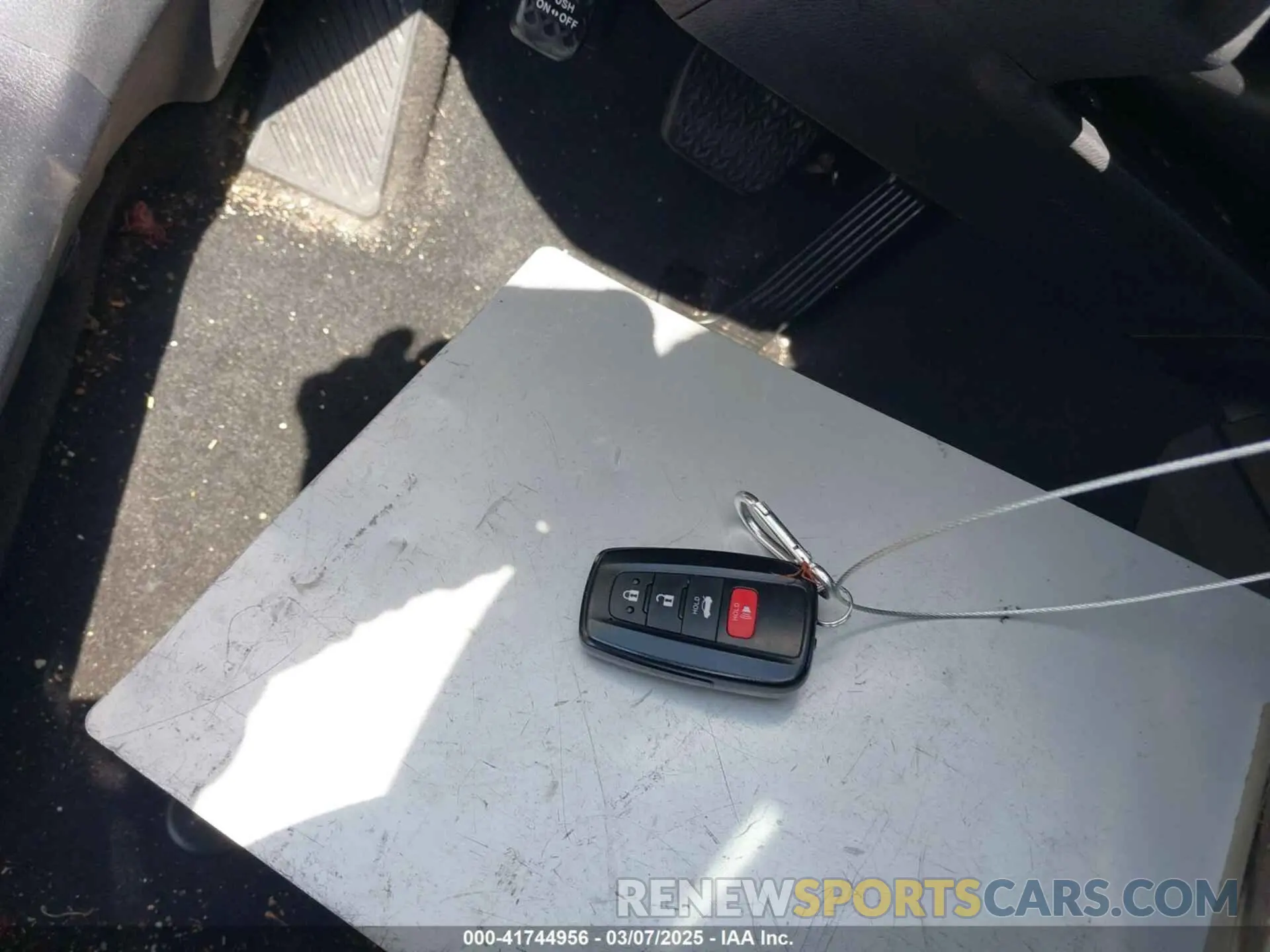 11 fotografías del automóvil dañado 4T1R11AK0RU239589 TOYOTA CAMRY 2024
