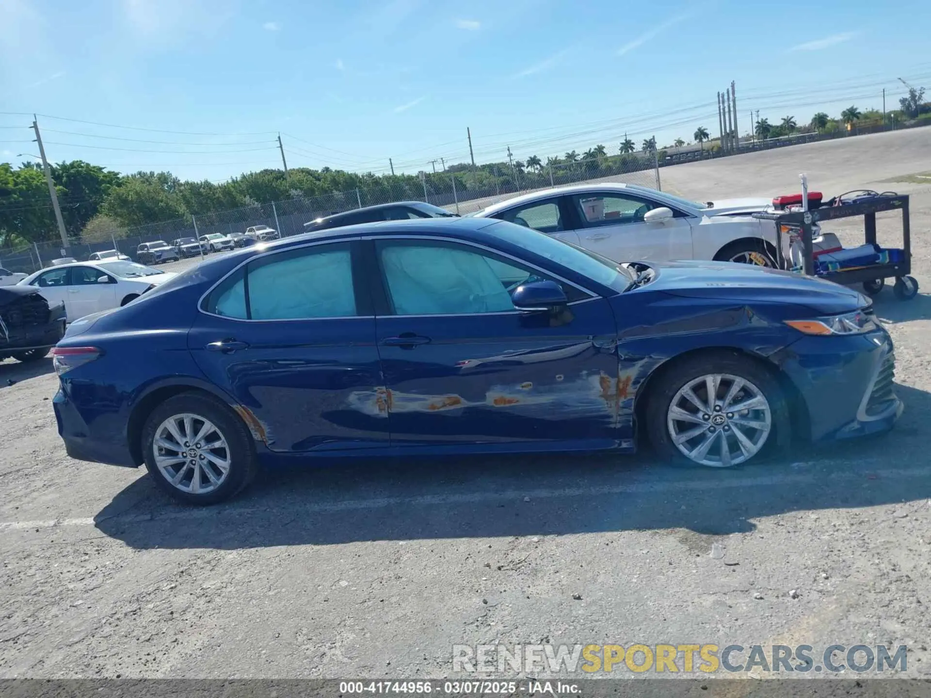 13 fotografías del automóvil dañado 4T1R11AK0RU239589 TOYOTA CAMRY 2024