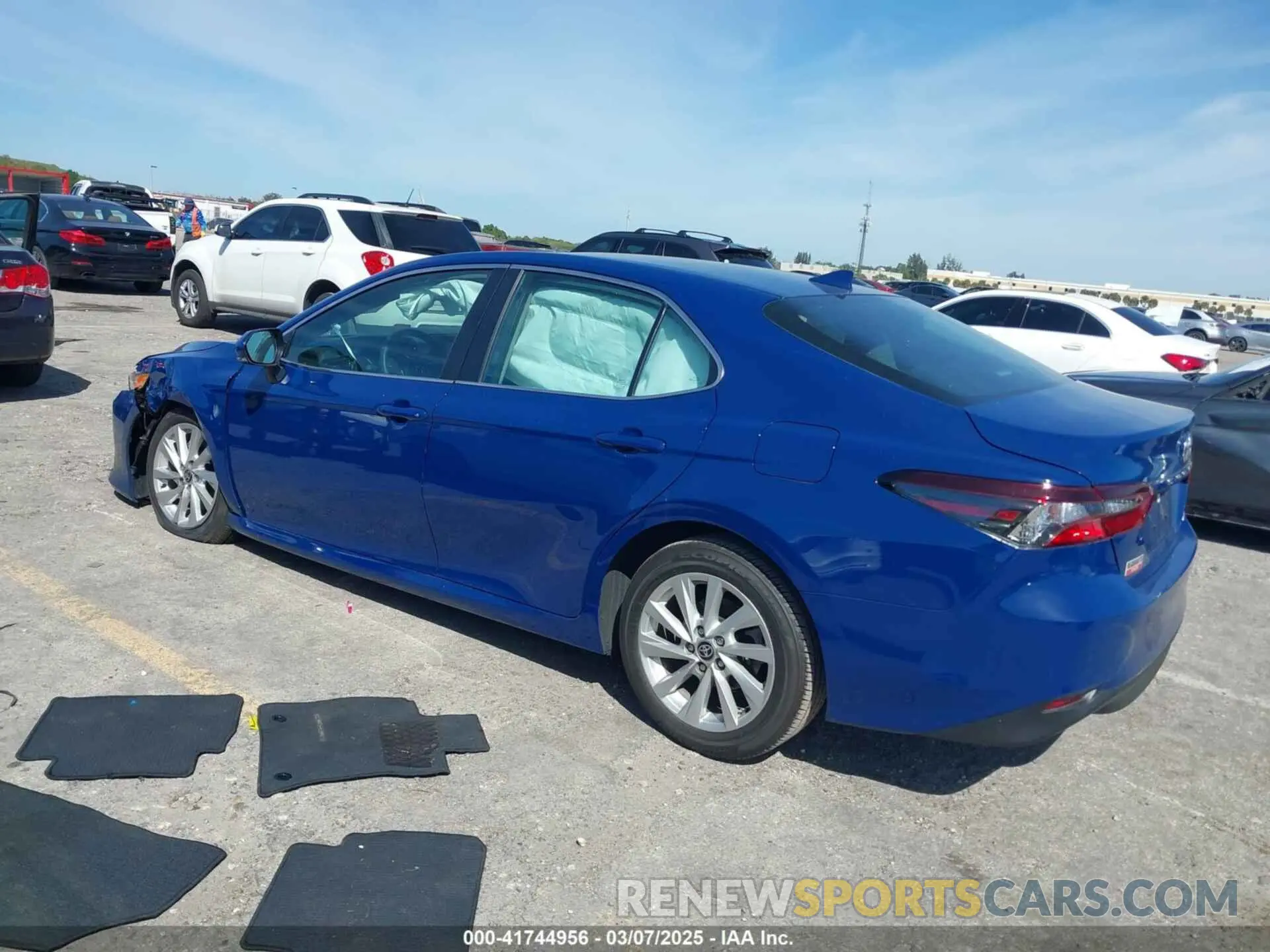 3 fotografías del automóvil dañado 4T1R11AK0RU239589 TOYOTA CAMRY 2024