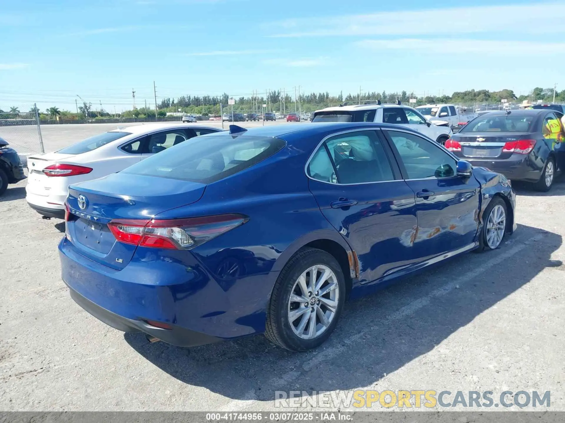 4 fotografías del automóvil dañado 4T1R11AK0RU239589 TOYOTA CAMRY 2024