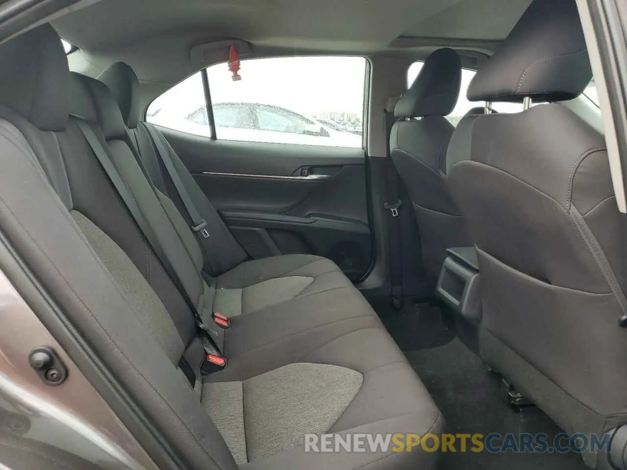10 fotografías del automóvil dañado 4T1R11AK0RU259423 TOYOTA CAMRY 2024