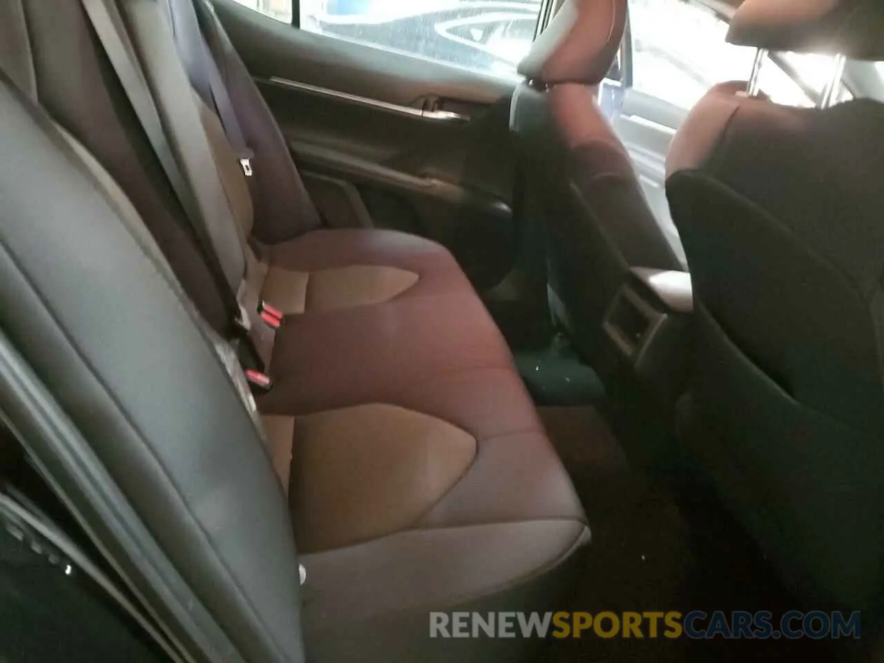10 fotografías del automóvil dañado 4T1R11AK0RU899633 TOYOTA CAMRY 2024