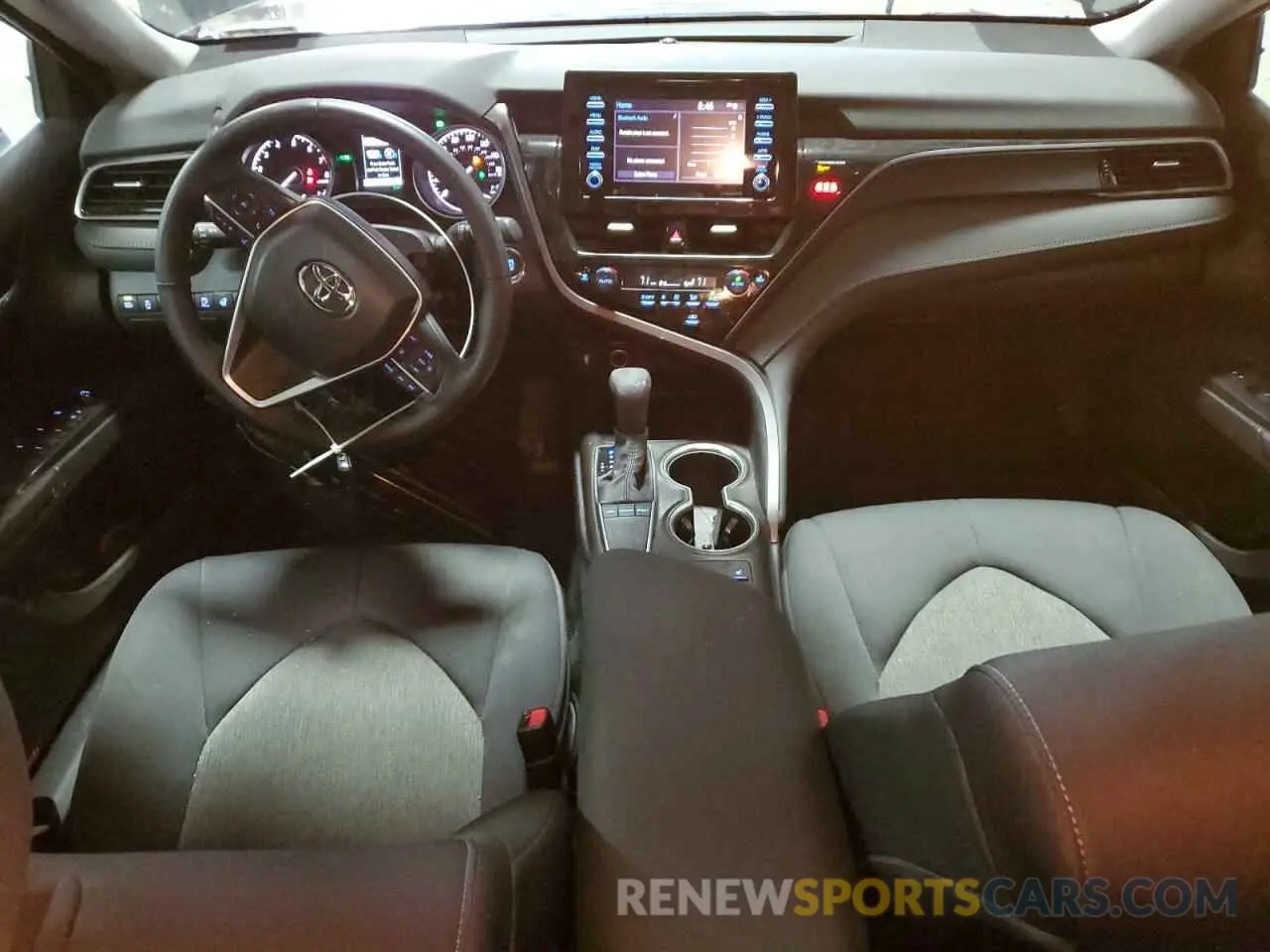 8 fotografías del automóvil dañado 4T1R11AK0RU899633 TOYOTA CAMRY 2024