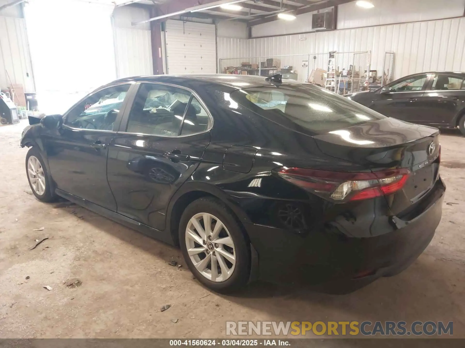 3 fotografías del automóvil dañado 4T1R11AK1RU242727 TOYOTA CAMRY 2024