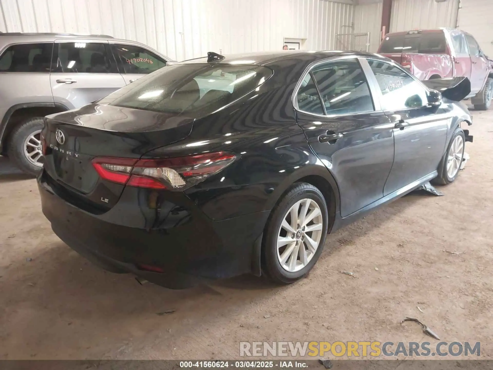 4 fotografías del automóvil dañado 4T1R11AK1RU242727 TOYOTA CAMRY 2024