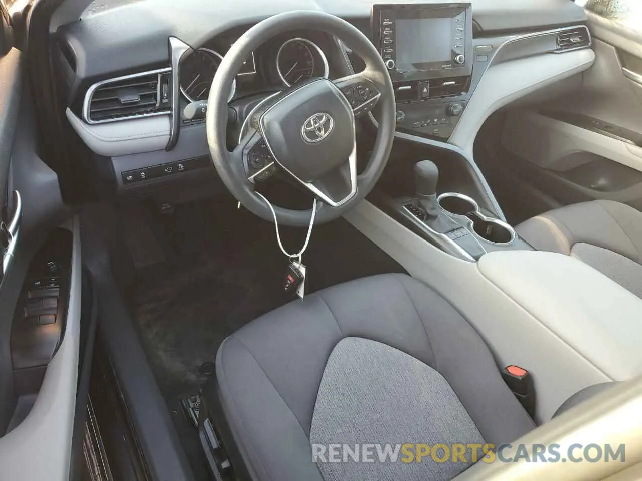 8 fotografías del automóvil dañado 4T1R11AK1RU246065 TOYOTA CAMRY 2024