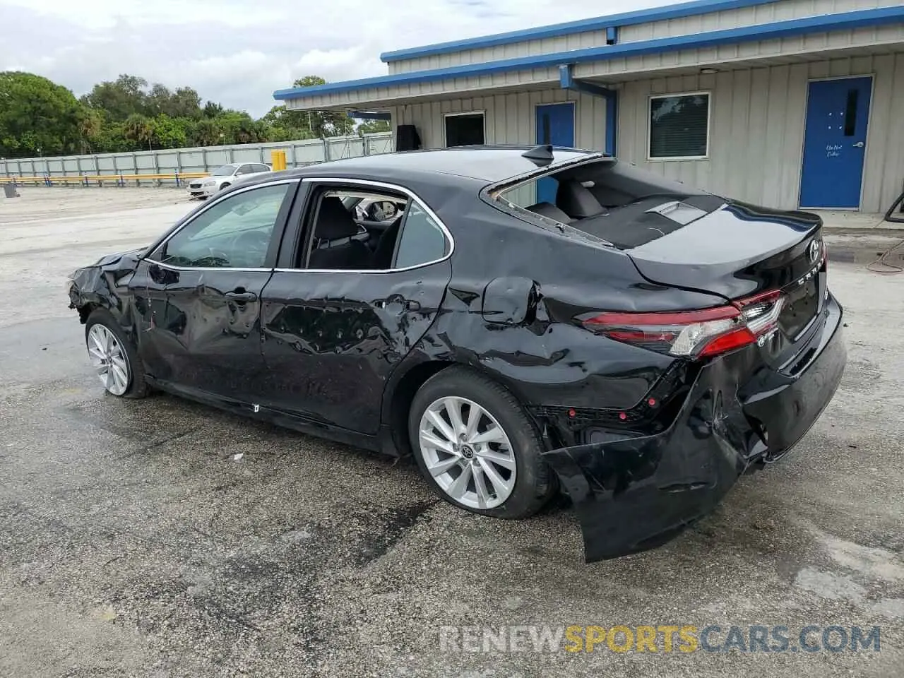 2 fotografías del automóvil dañado 4T1R11AK1RU878337 TOYOTA CAMRY 2024