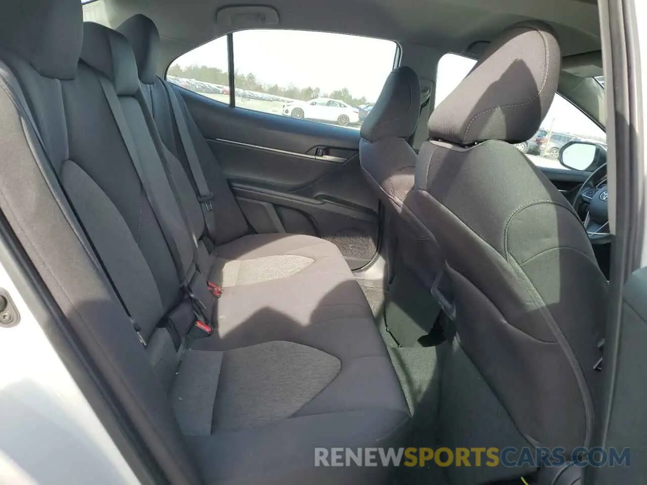 10 fotografías del automóvil dañado 4T1R11AK2RU880968 TOYOTA CAMRY 2024