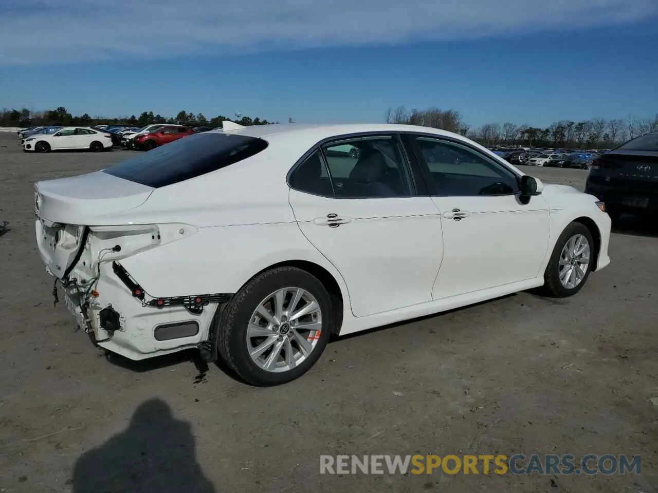 3 fotografías del automóvil dañado 4T1R11AK2RU880968 TOYOTA CAMRY 2024