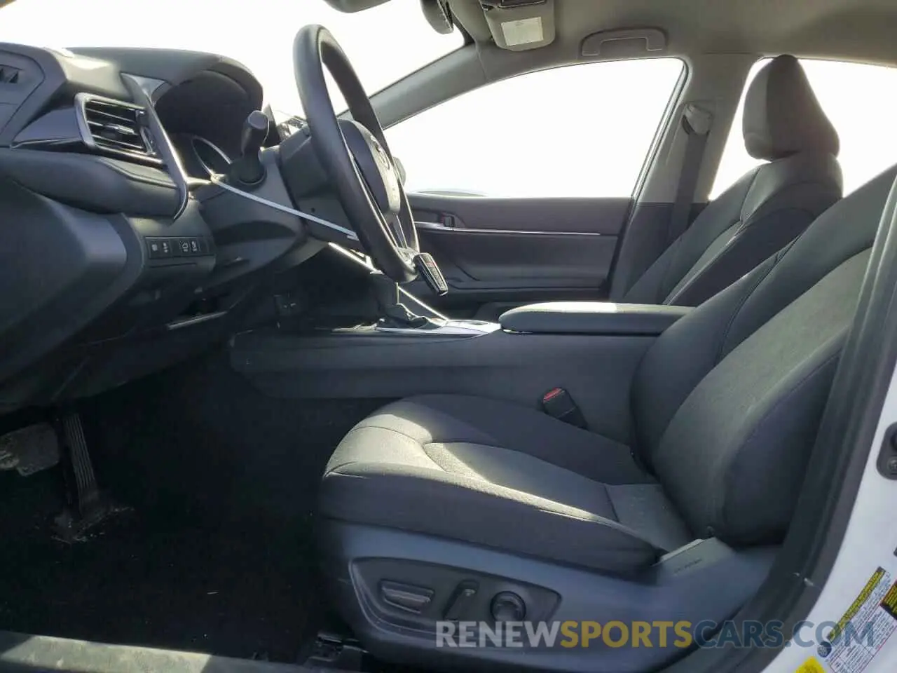 7 fotografías del automóvil dañado 4T1R11AK2RU880968 TOYOTA CAMRY 2024