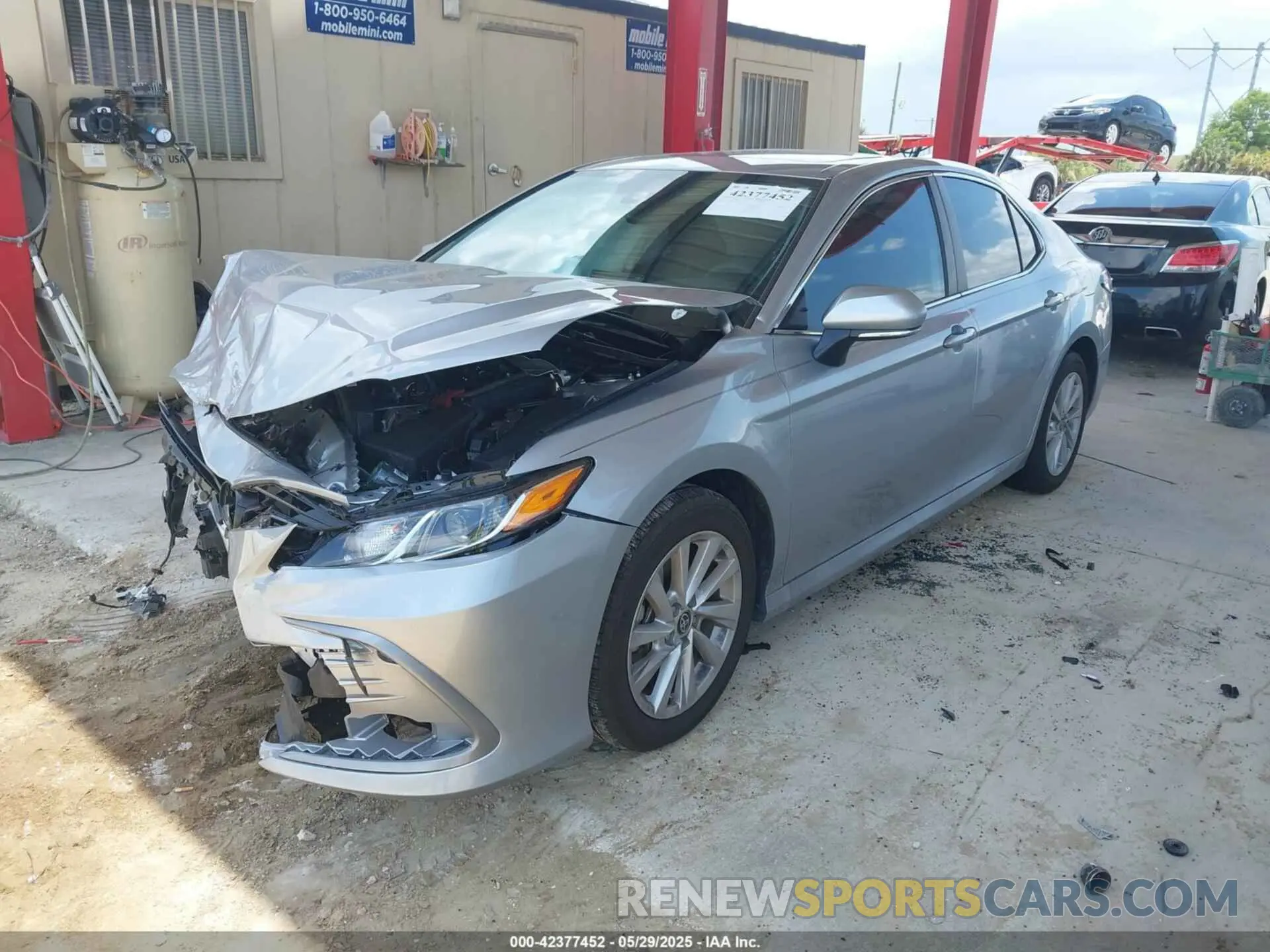 2 fotografías del automóvil dañado 4T1R11AK3RU912519 TOYOTA CAMRY 2024