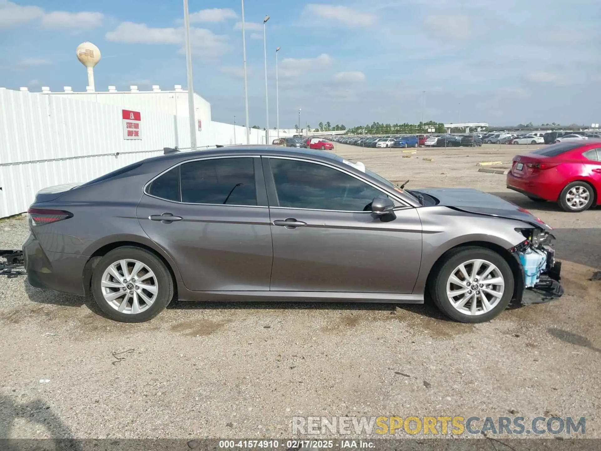 14 fotografías del automóvil dañado 4T1R11AK4RU224187 TOYOTA CAMRY 2024