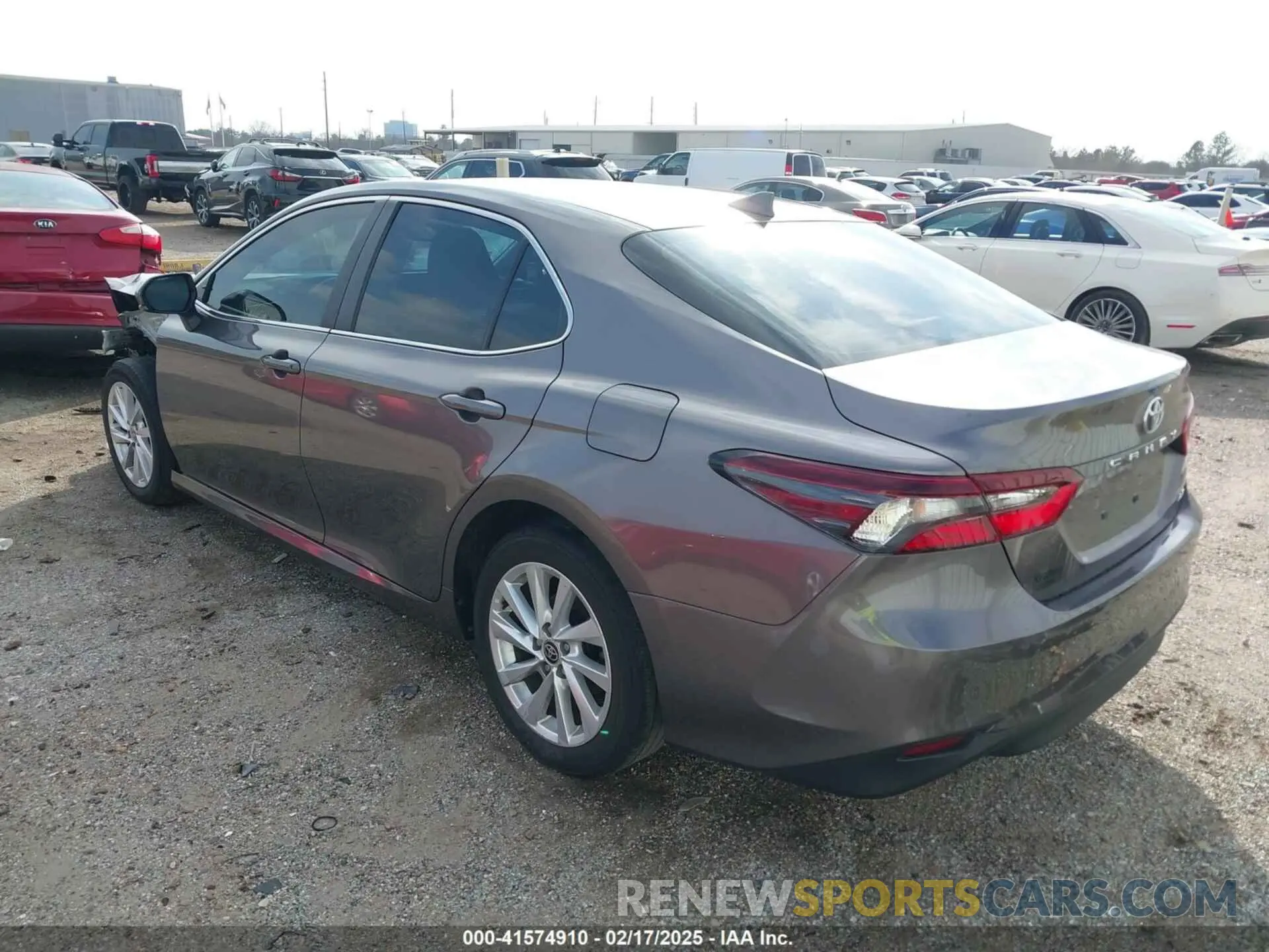3 fotografías del automóvil dañado 4T1R11AK4RU224187 TOYOTA CAMRY 2024