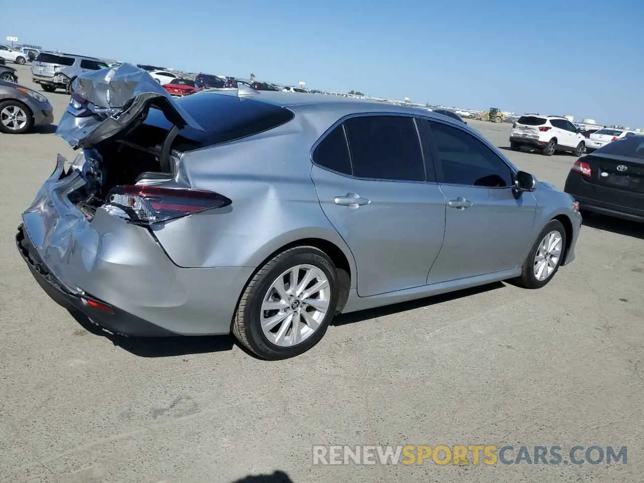 3 fotografías del automóvil dañado 4T1R11AK4RU903280 TOYOTA CAMRY 2024