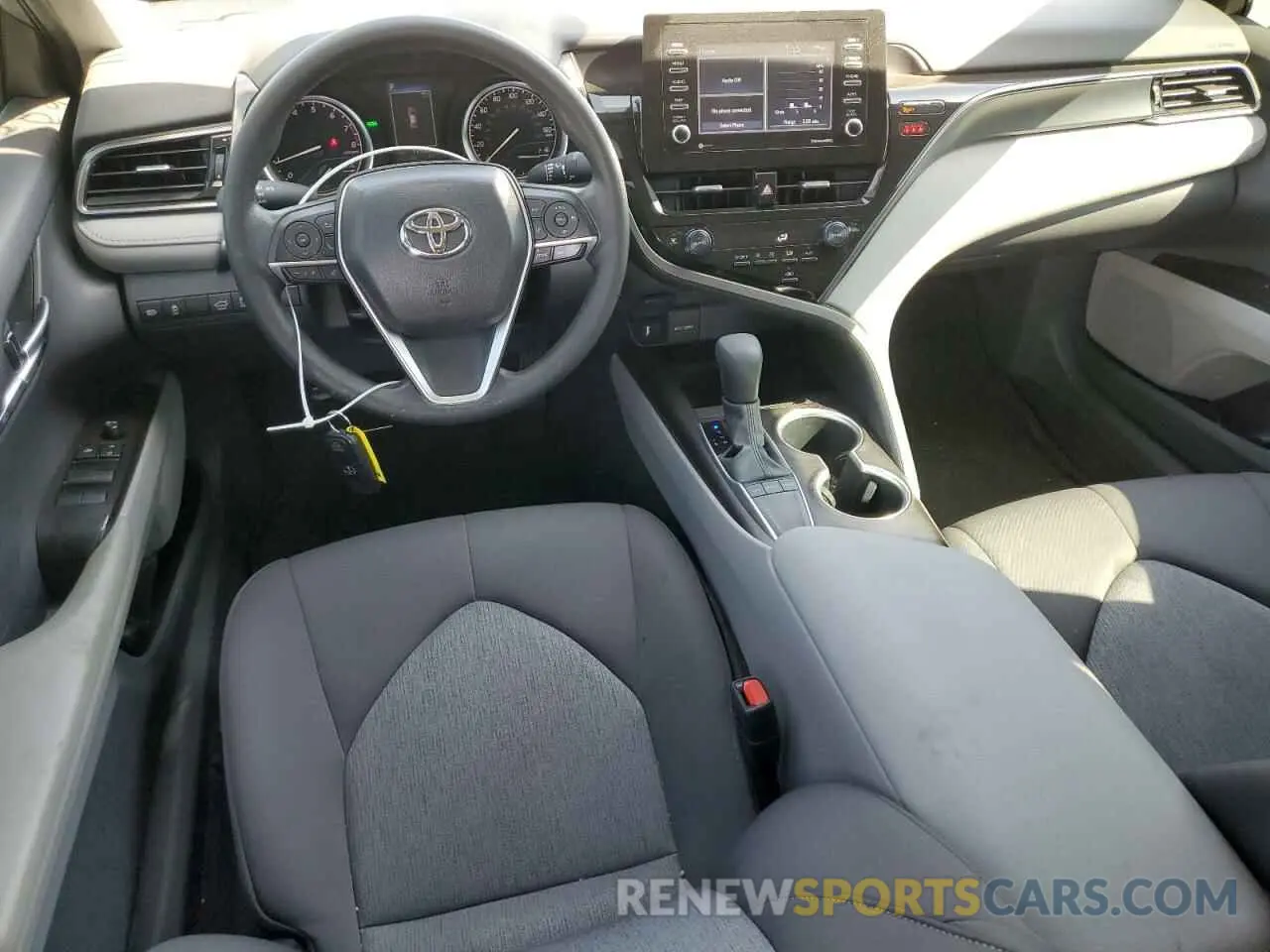 8 fotografías del automóvil dañado 4T1R11AK4RU903280 TOYOTA CAMRY 2024