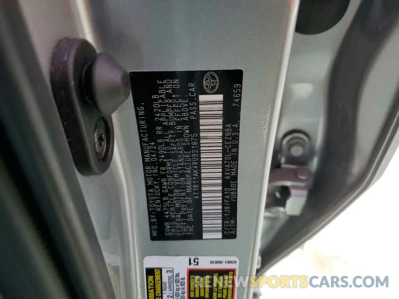12 fotografías del automóvil dañado 4T1R11AK4RU921875 TOYOTA CAMRY 2024
