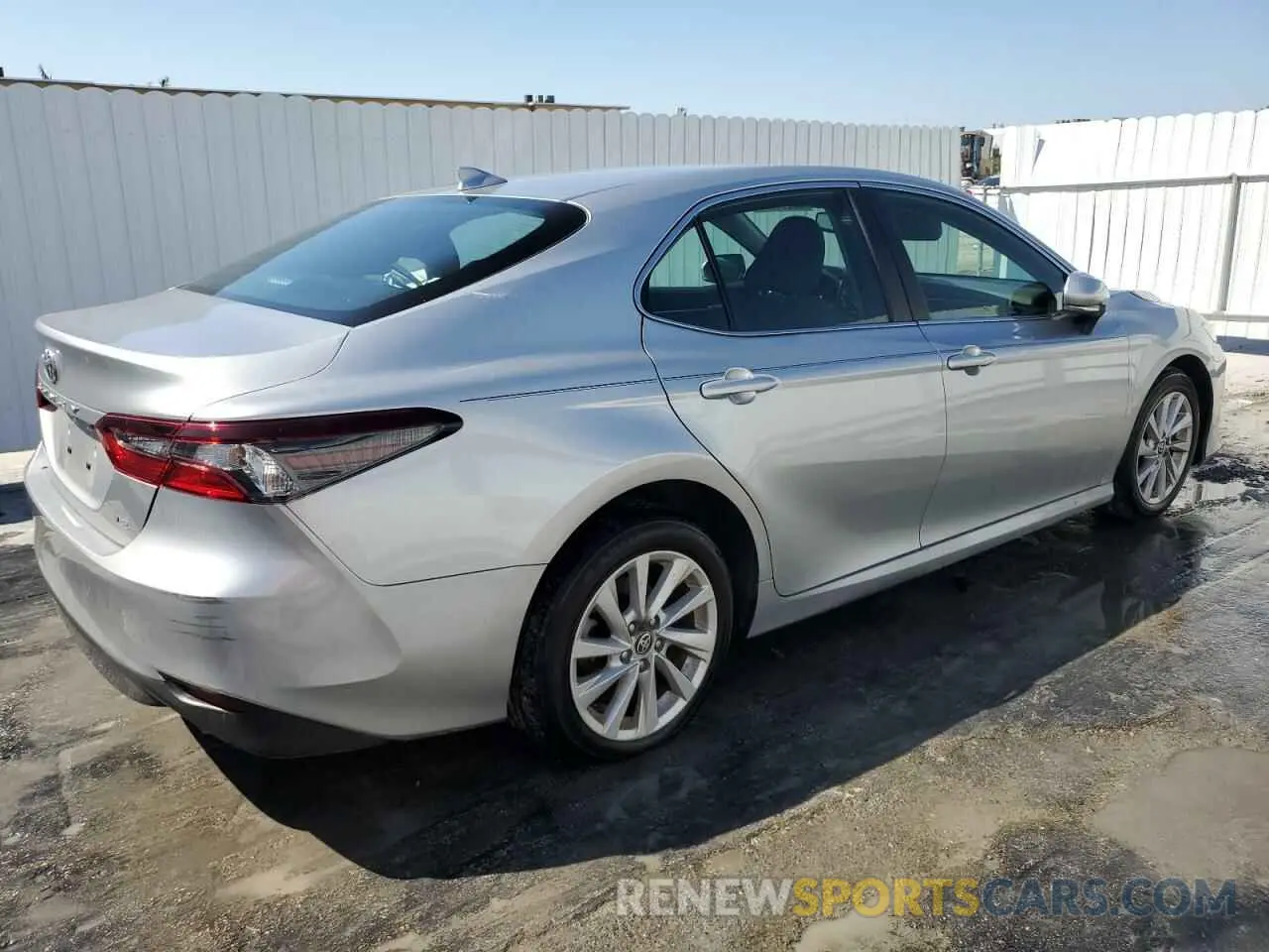 3 fotografías del automóvil dañado 4T1R11AK4RU921875 TOYOTA CAMRY 2024