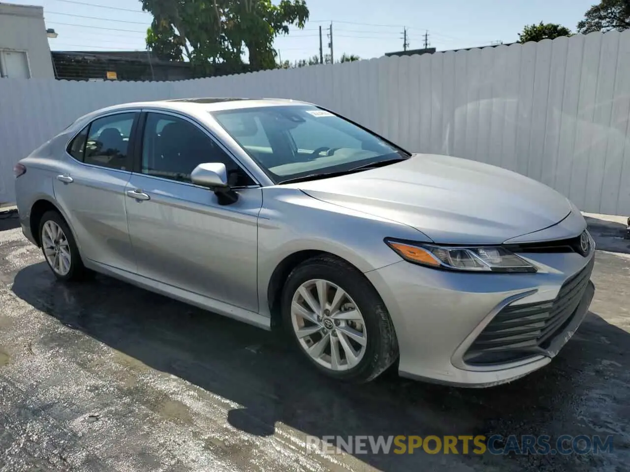 4 fotografías del automóvil dañado 4T1R11AK4RU921875 TOYOTA CAMRY 2024